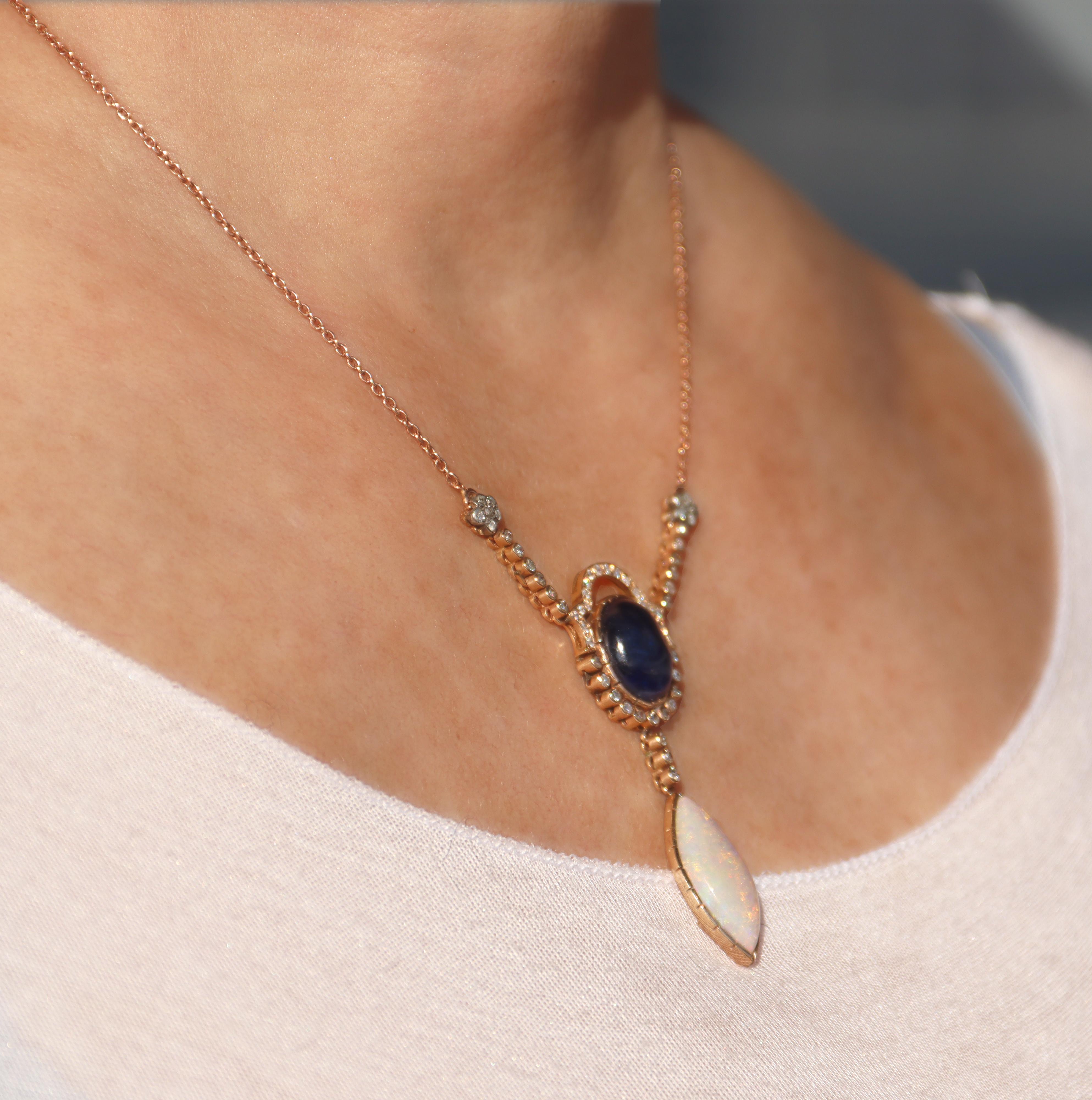 Collier pendentif en or jaune 9 carats Opale australienne Diamants Saphir en vente 3