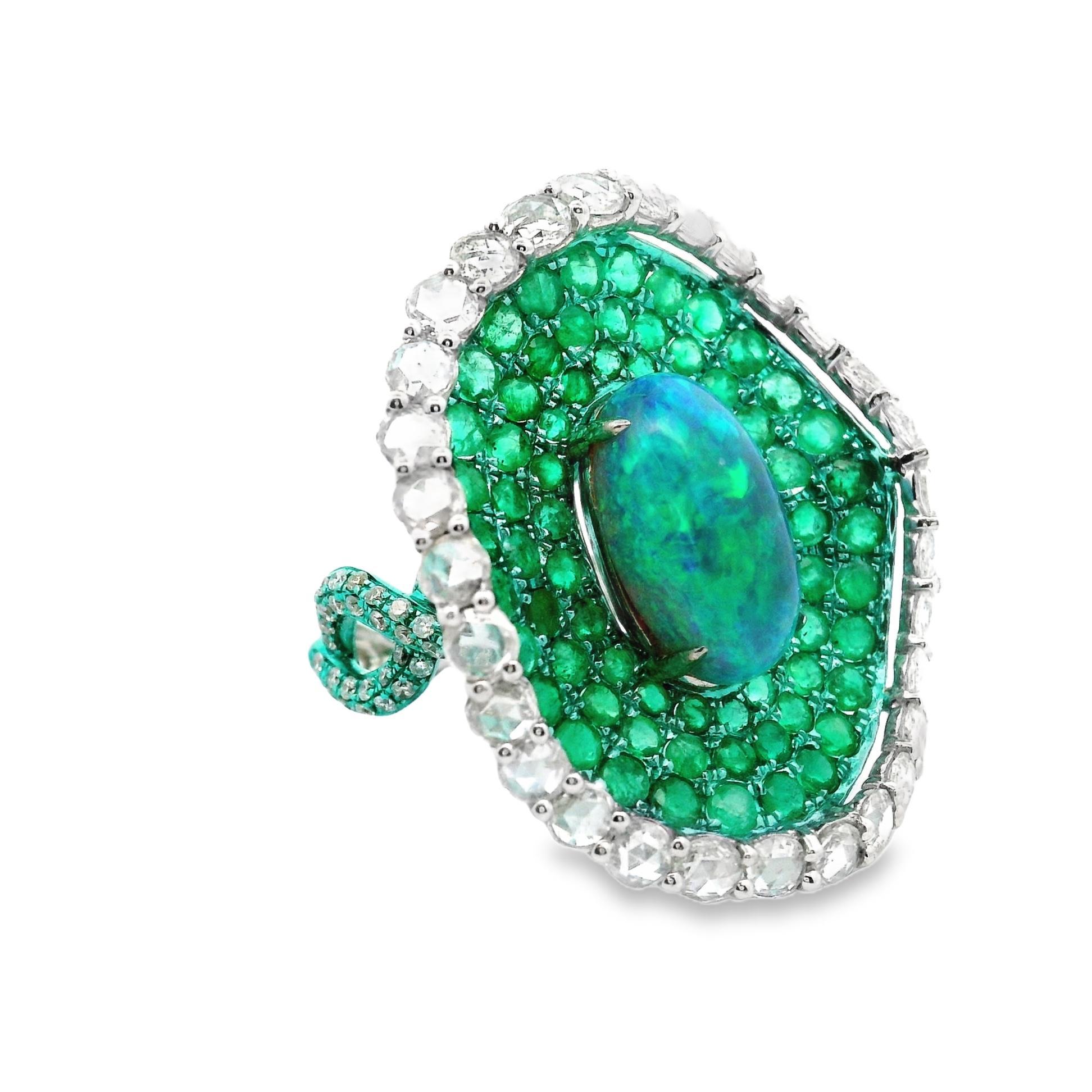 Opalo Australiano Diamante Esmeralda Oro de 18k y Rodio Verde Anillo de Cóctel Cabujón en venta