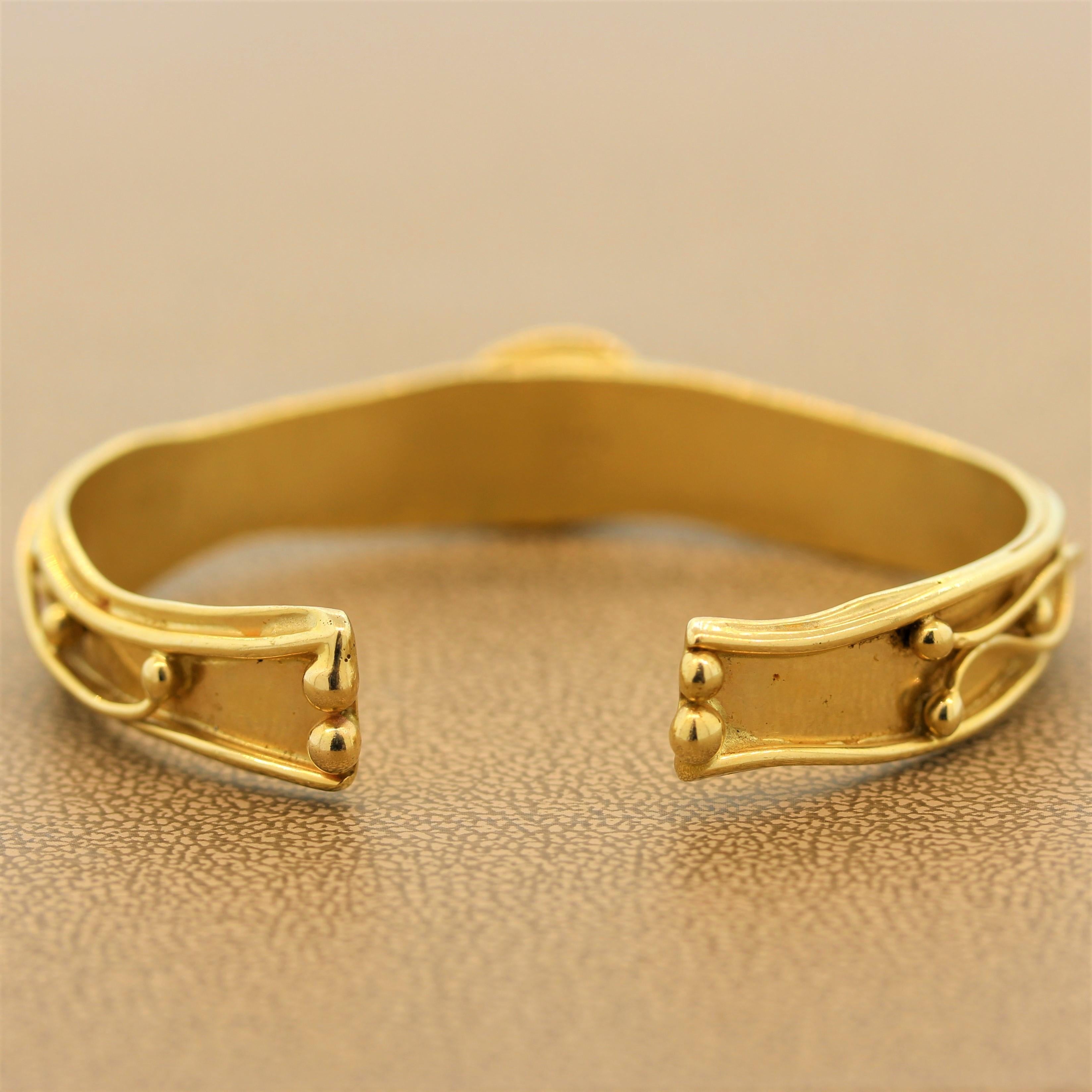 Bracelet manchette en or avec opale australienne en vente 2