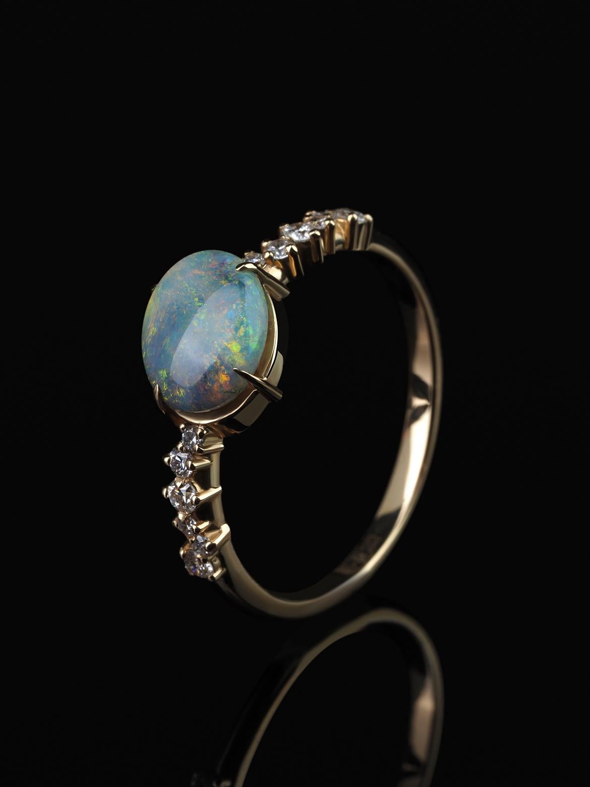 Artisan Australian Opal Gold Ring Diamonds Multicolor Сhanel Style Engagement Ring en vente