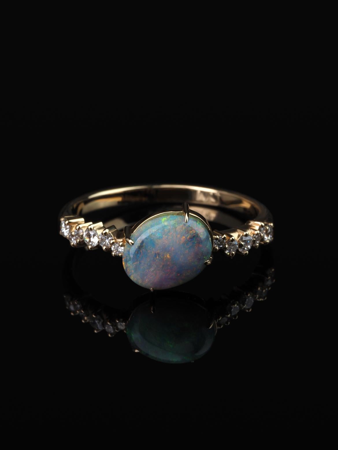 Australian Opal Gold Ring Diamonds Multicolor Сhanel Style Engagement Ring Neuf - En vente à Berlin, DE