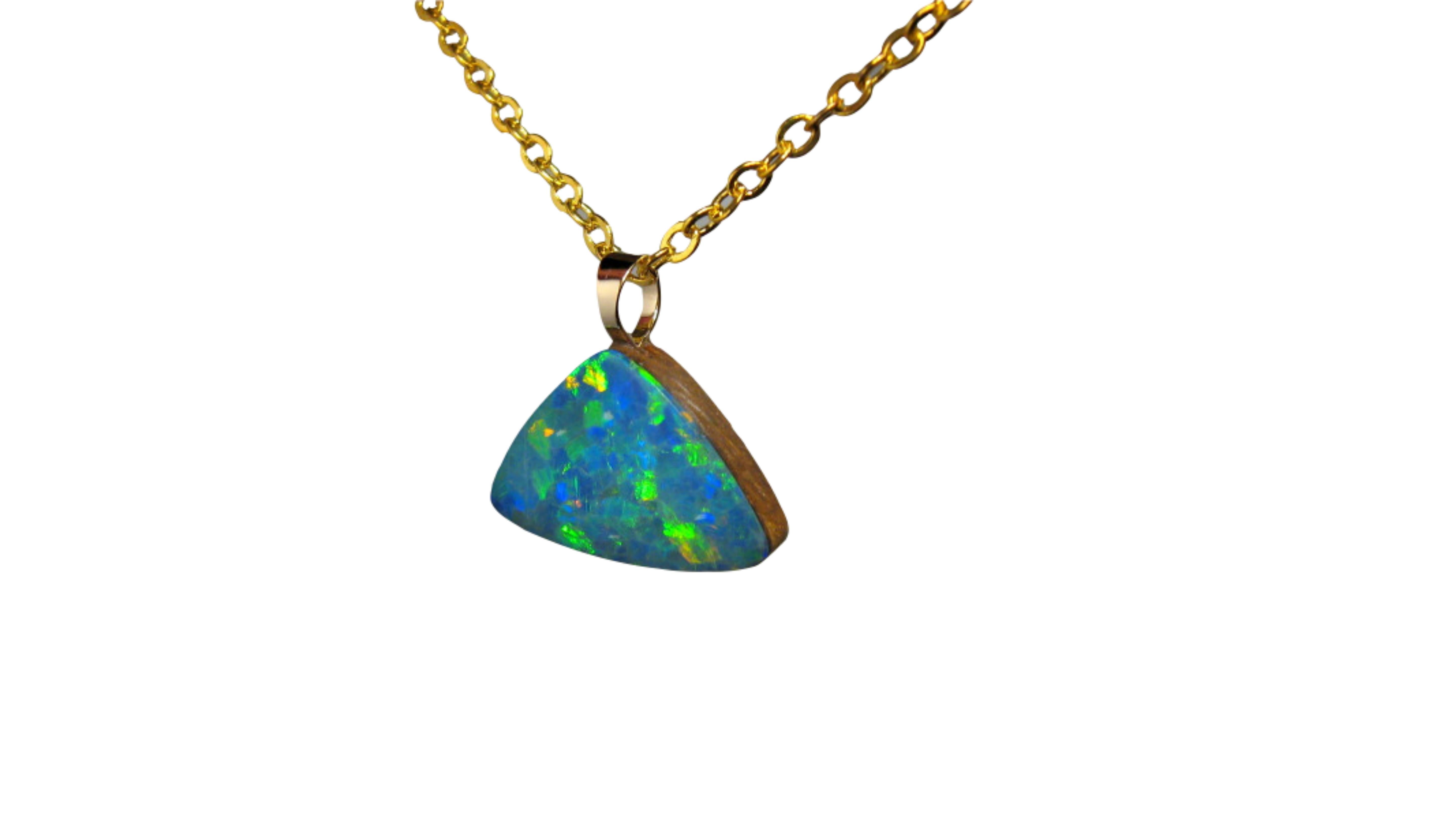 Contemporary Australian Opal Necklace 14 Karat Yellow Gold For Sale