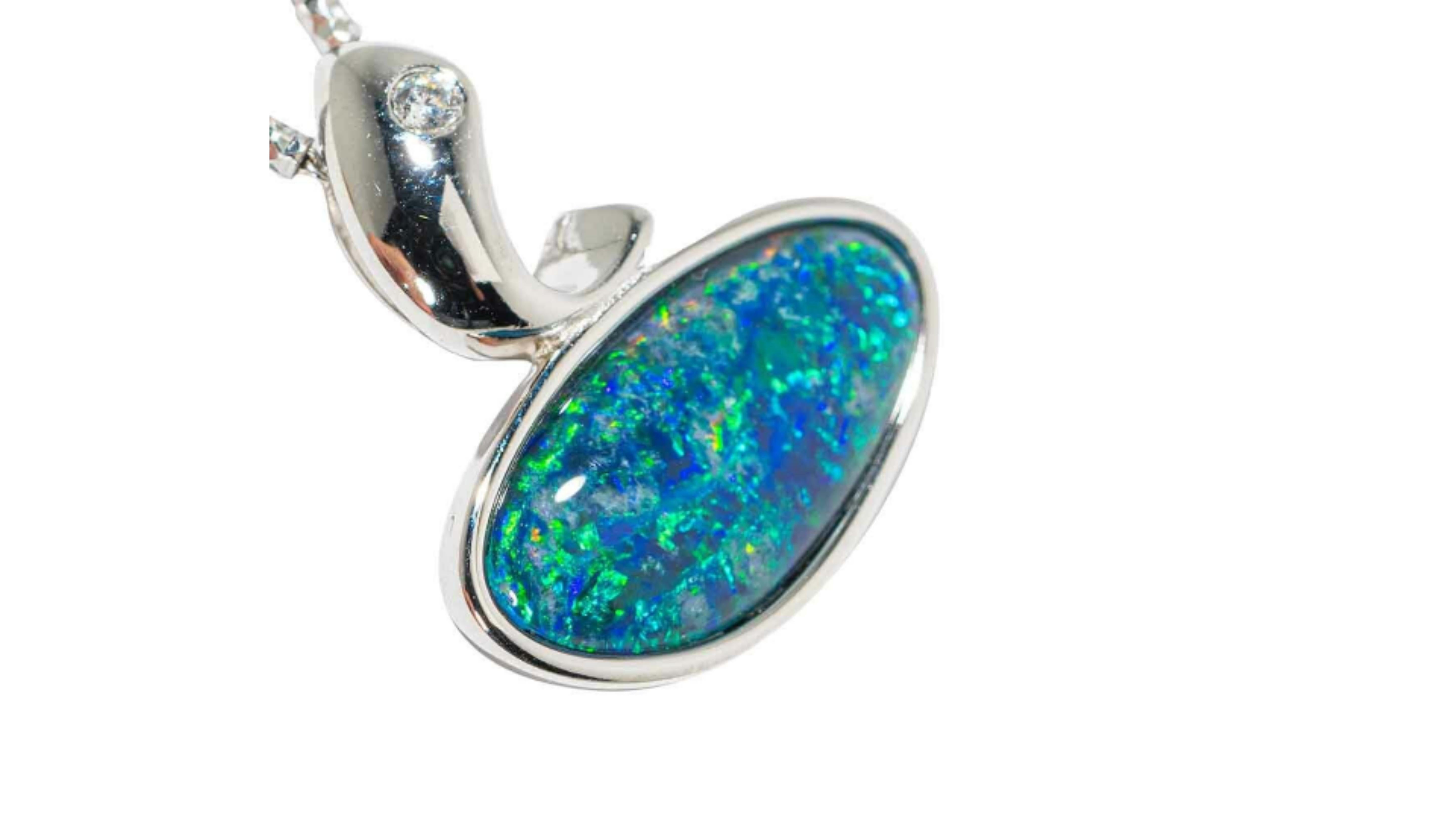 This Australian Opal Necklace in  sterling silver shows off bright colors blues greens and really does stand out and has a accent stone sitting at the top.  From Coober Pedy South Australia 



COLOR : MULTI COLOR
PATTERN : BROAD FLASH
BODY TONE :