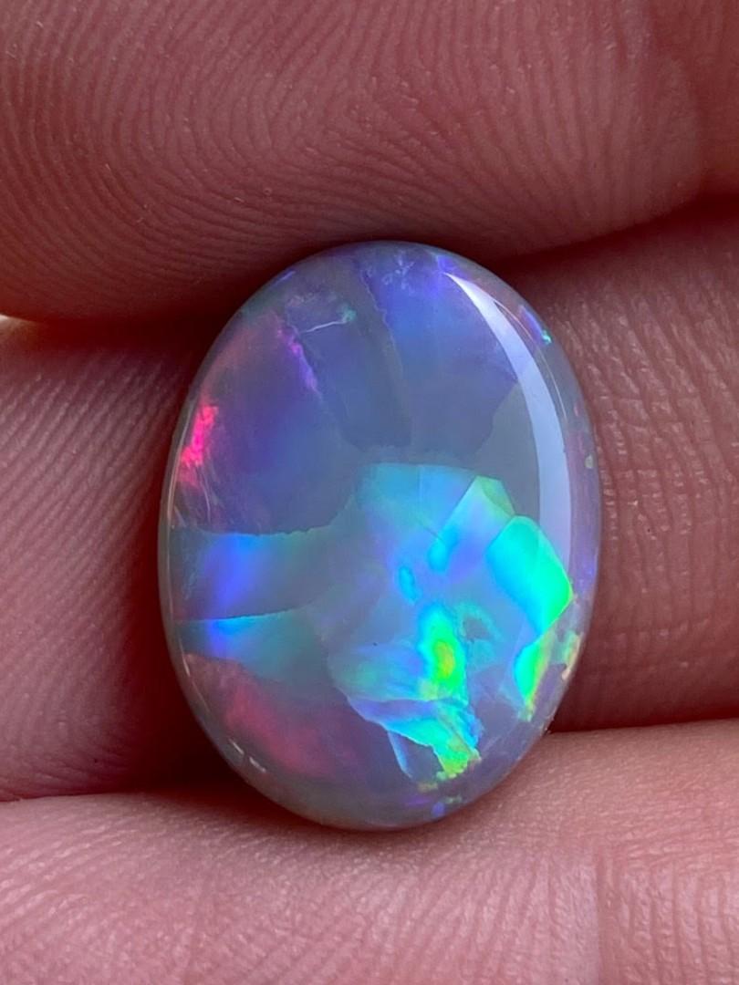 Australischer Opal Oval Cabochon 6,53 Ct Hell Opalescence Stein Flagstone Muster für Damen oder Herren