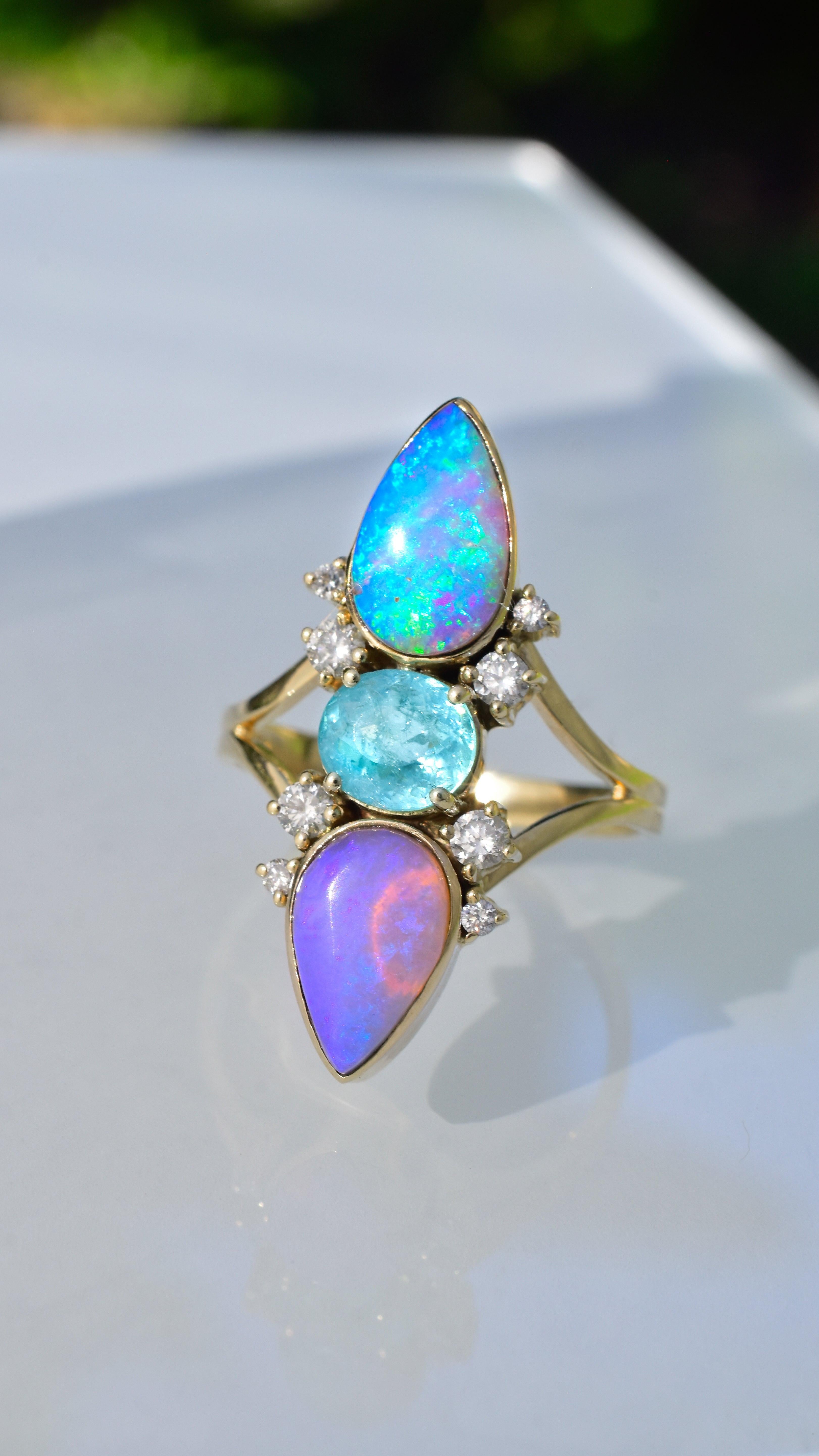 Artisan Opale australienne & Tourmaline Paraiba Bague Talisman Trinité avec Diamants en 14k en vente