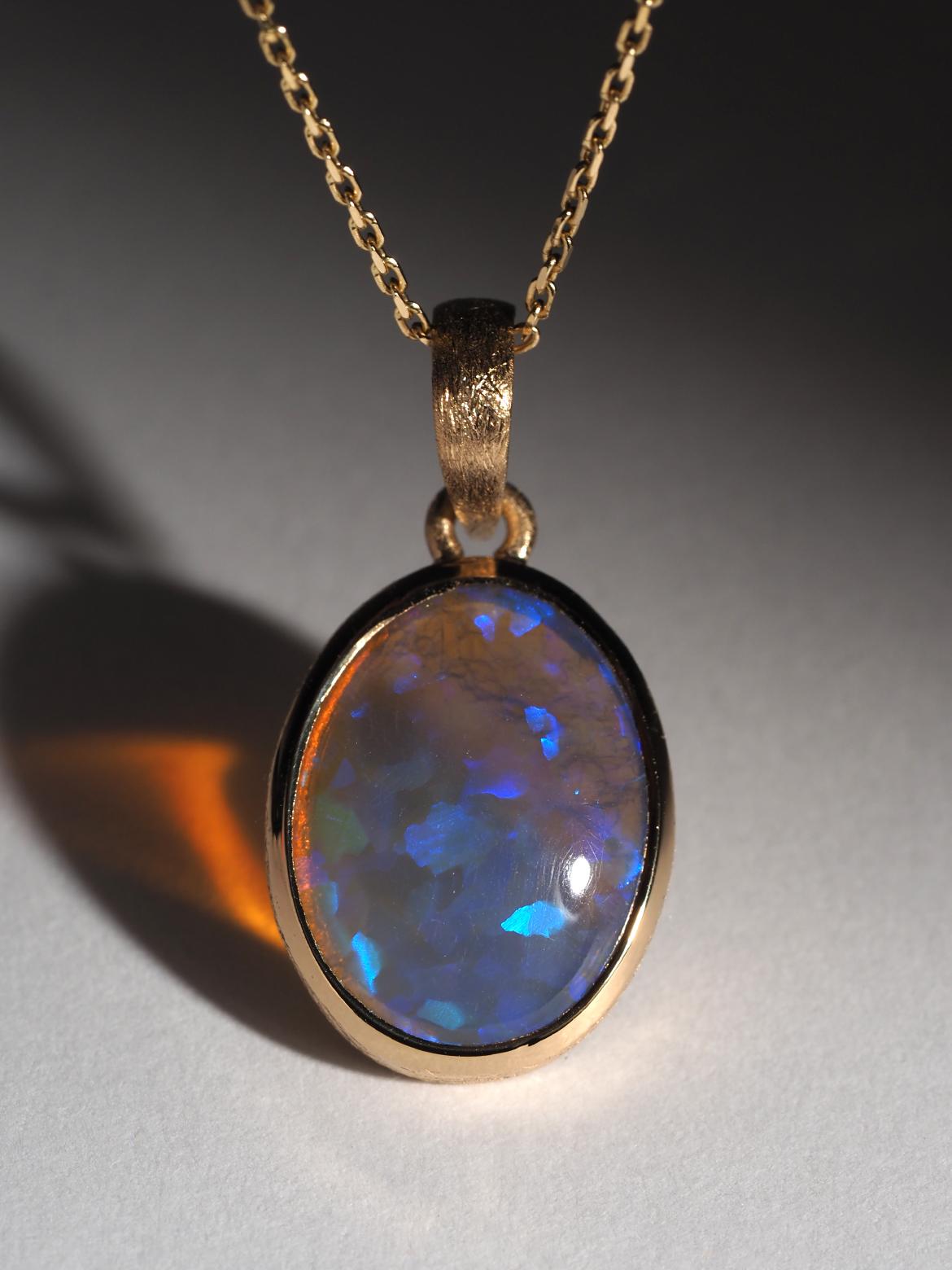 Australian Opal Anhänger Precious 18K Gold Halskette Blau Gelassenheit Geschenk Frau im Zustand „Neu“ in Berlin, DE