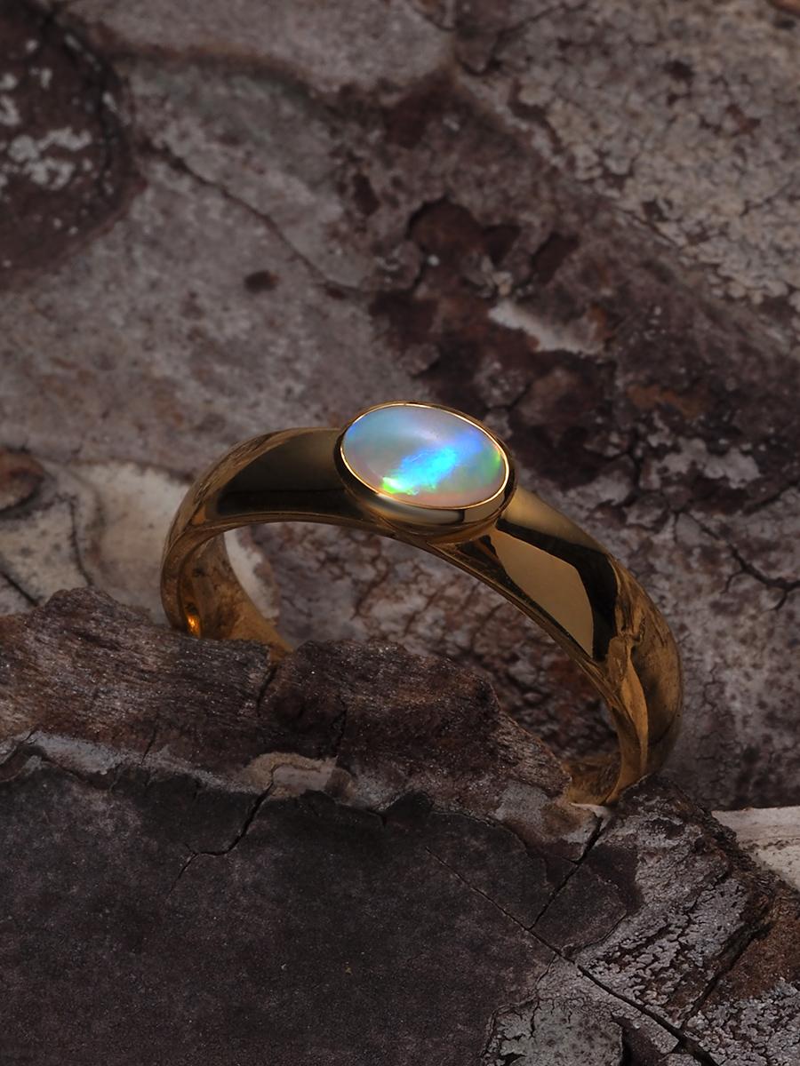 what are mood rings made of