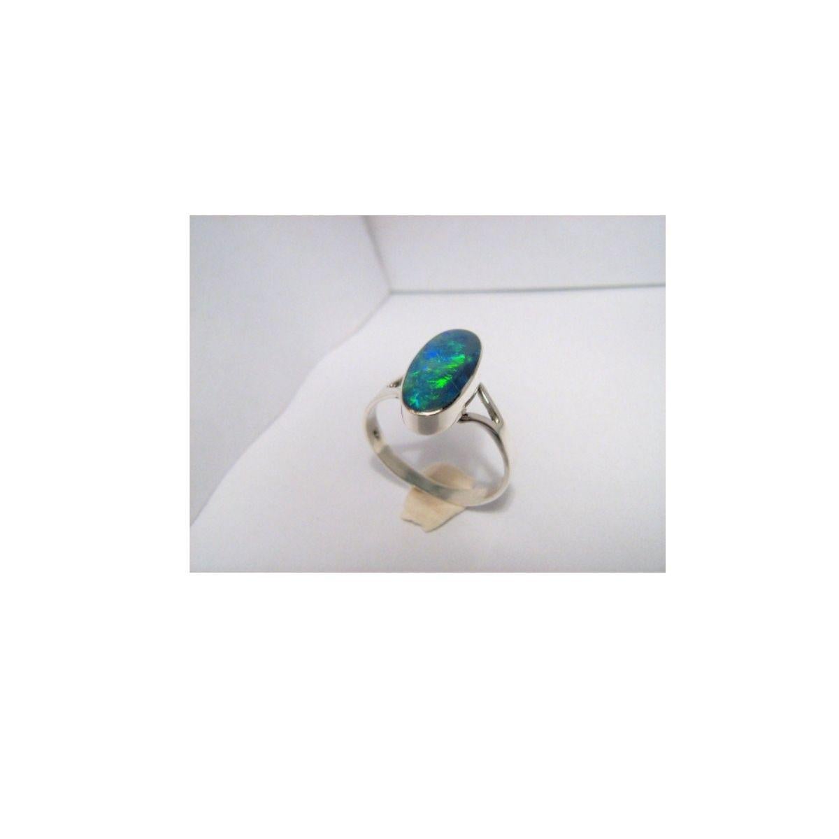 AUSTRALIAN OPAL RING STERLING SILVER WHICH SHOWS OFF VERY BRIGHT COLORS  BLUE GREEN YELLOW AND IF YOU NEED A DIFFERNT SIZE LET US KNOW.


WEIGHT: 2 grams (whole ring) gem opal weight is approximately 0.7 carat.
SIZE: US size 7 but can be resized for