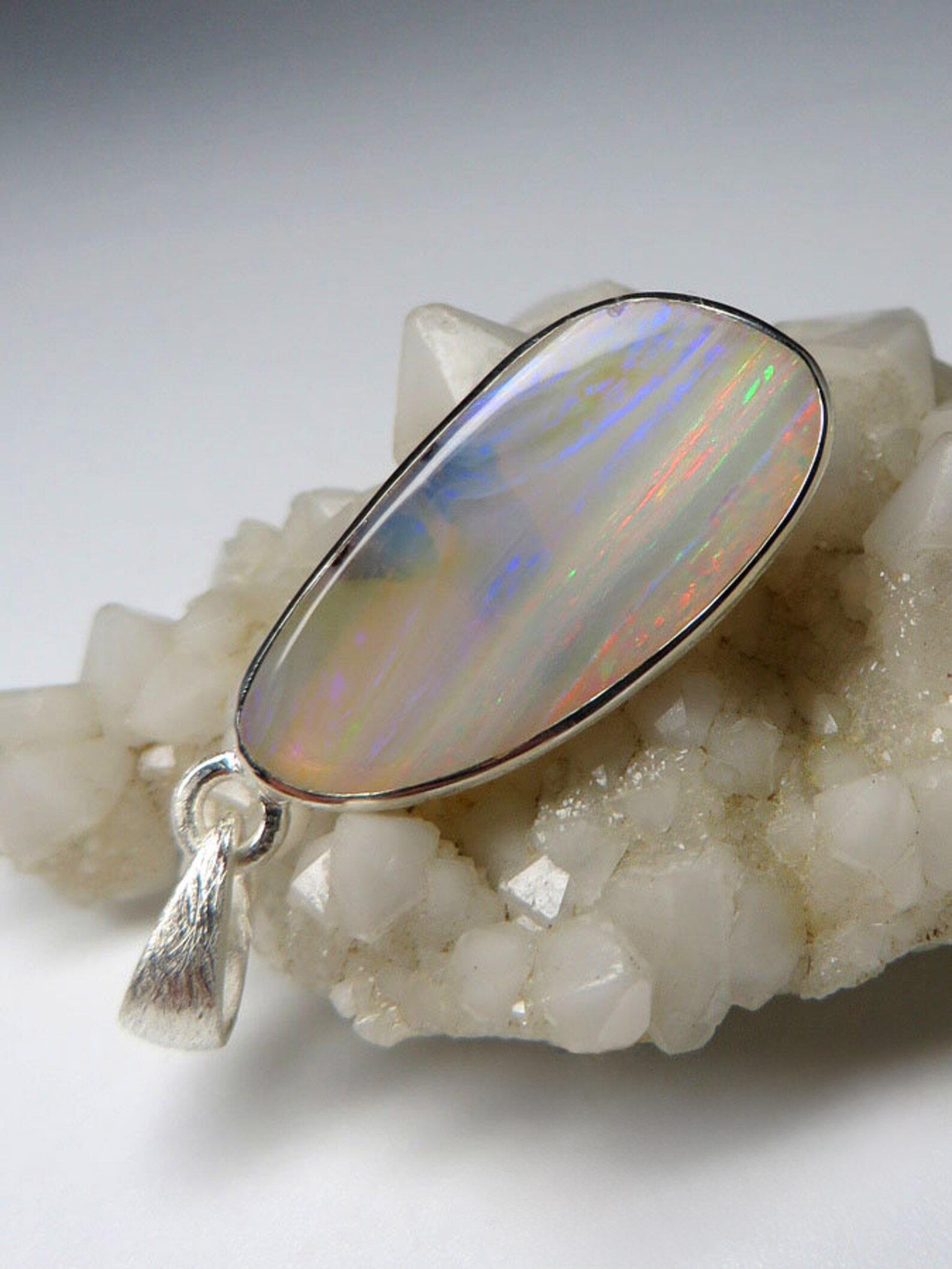 Australischer Opal Silber Anhänger Natürliche perlmuttartige Wolken Stroh-Muster Edelstein im Angebot 4