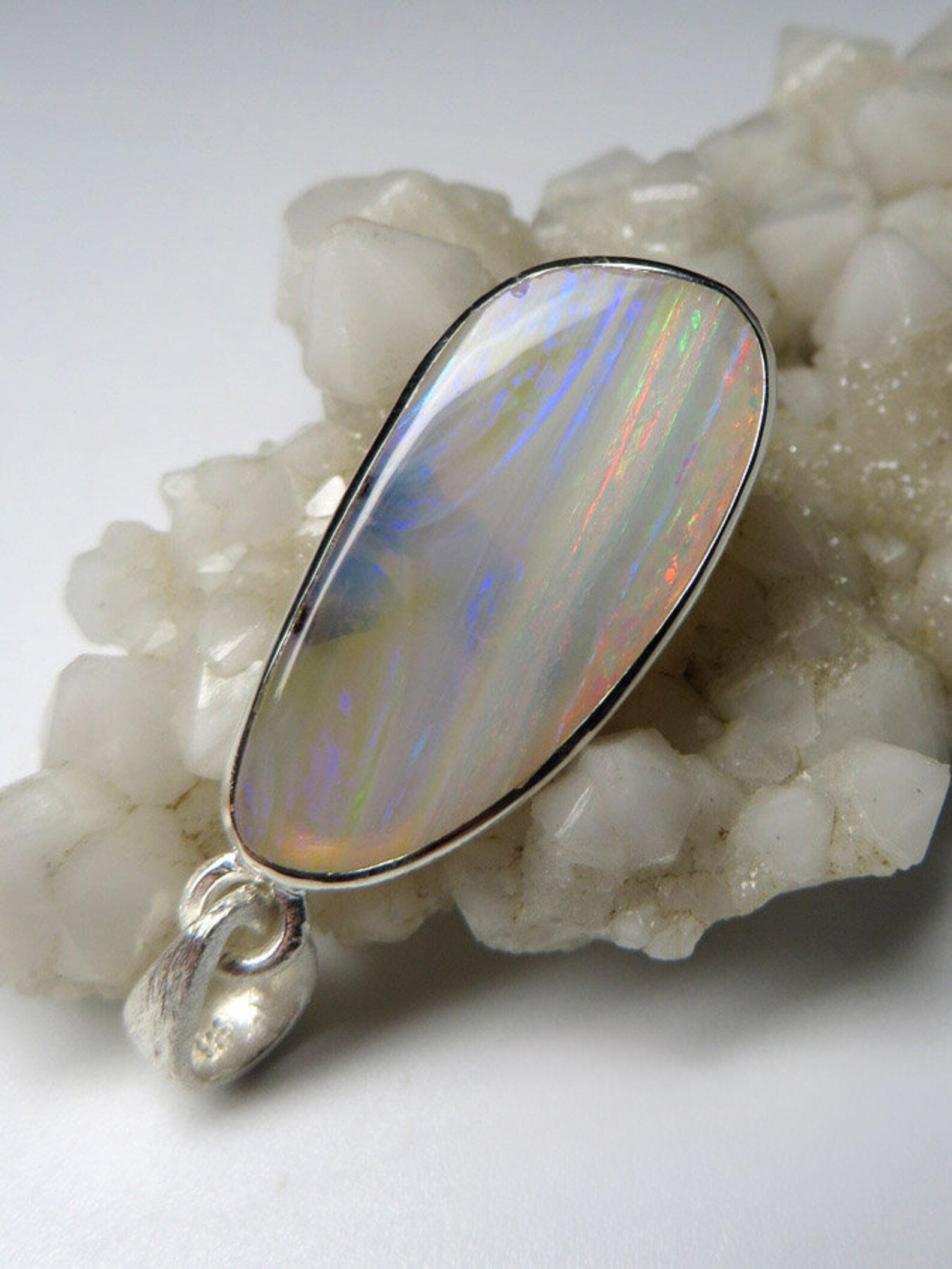Australischer Opal Silber Anhänger Natürliche perlmuttartige Wolken Stroh-Muster Edelstein im Angebot 5