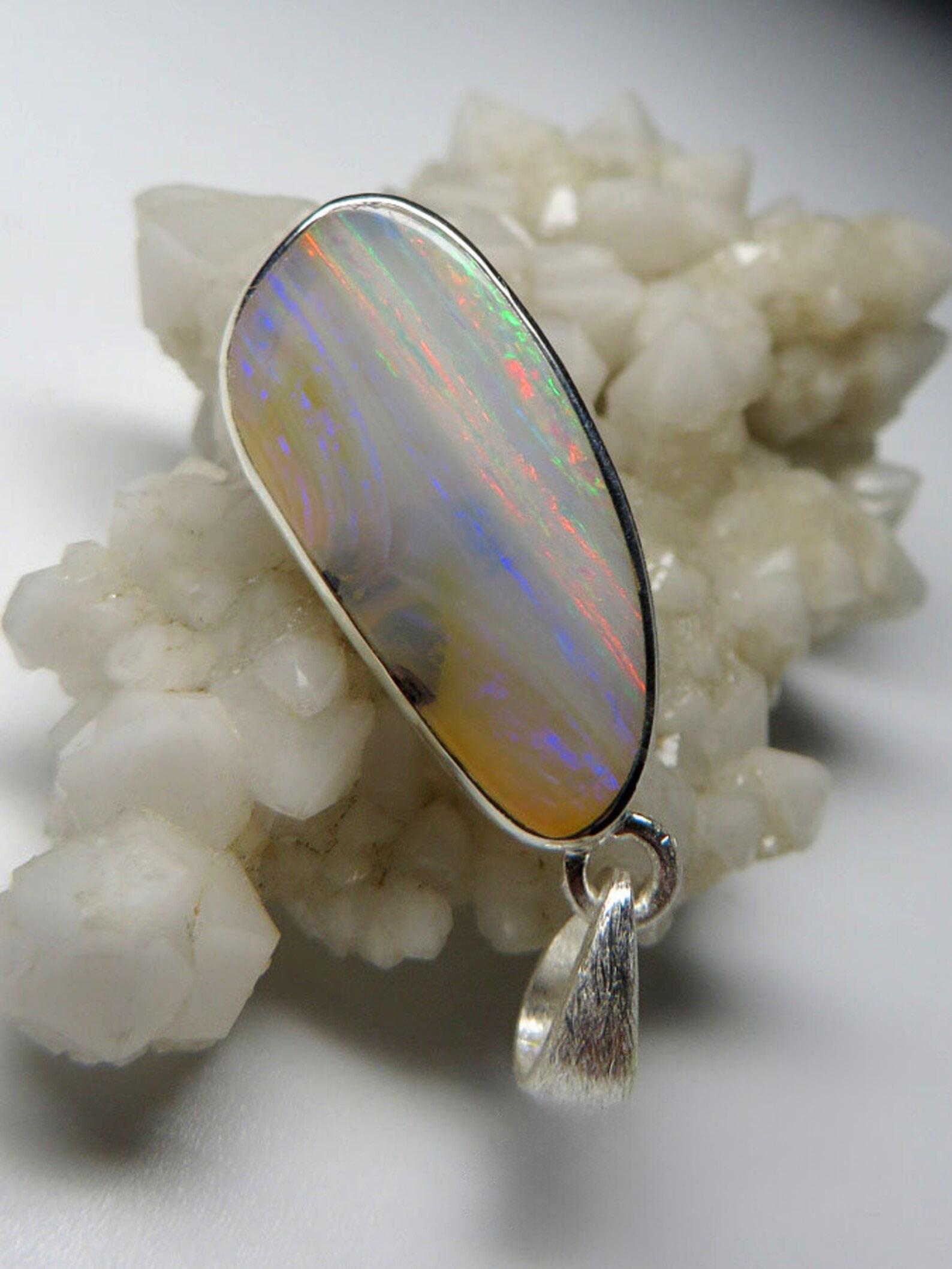 Australischer Opal Silber Anhänger Natürliche perlmuttartige Wolken Stroh-Muster Edelstein im Angebot 3