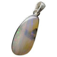 Ciondolo in argento di opale australiano Nature Nuvole madreperlacee con motivo a paglia Gemma