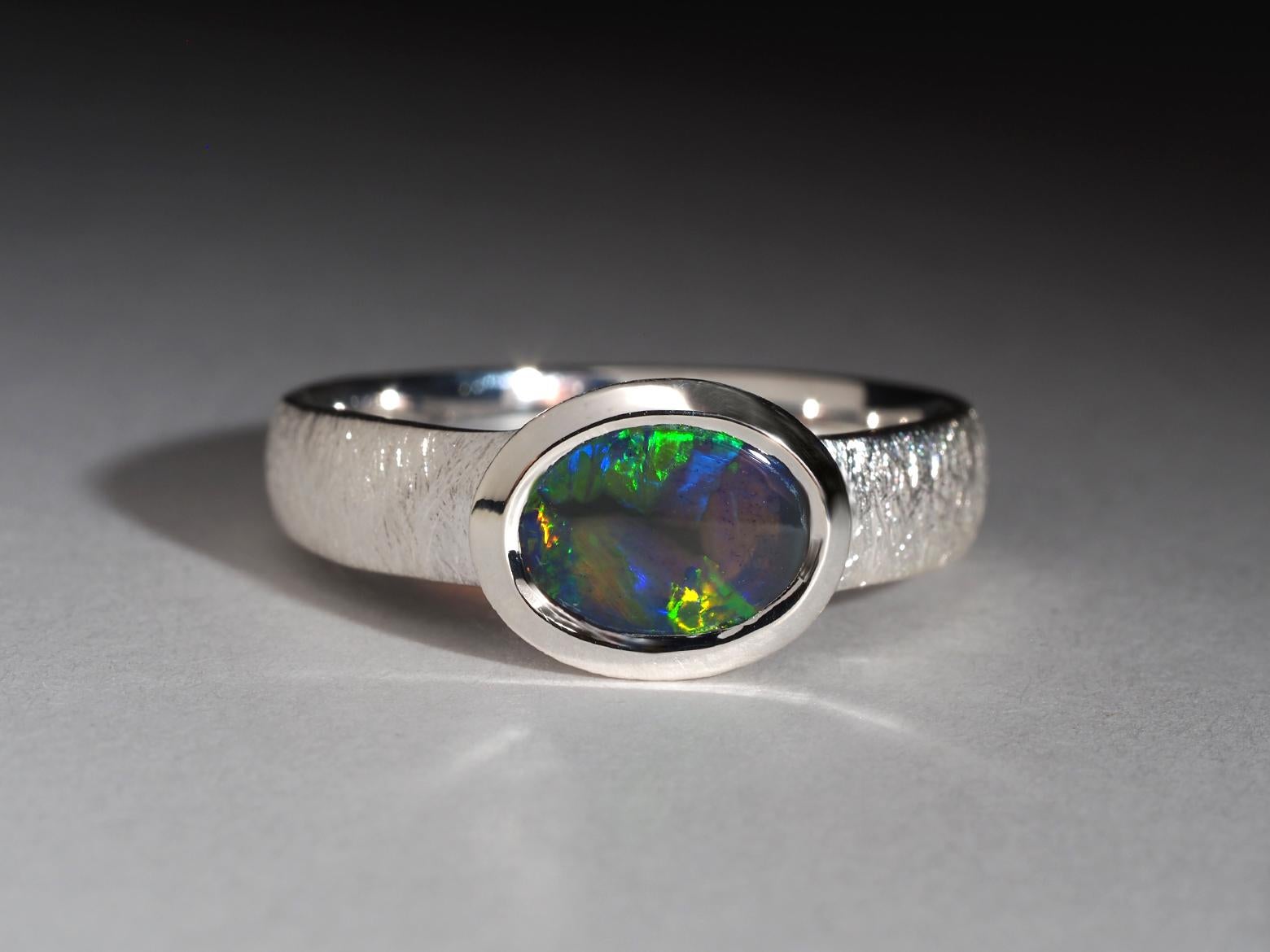 Anello d'argento di opale australiano Gioielli di opale scuro di alta qualità Regalo per una persona speciale in vendita 5