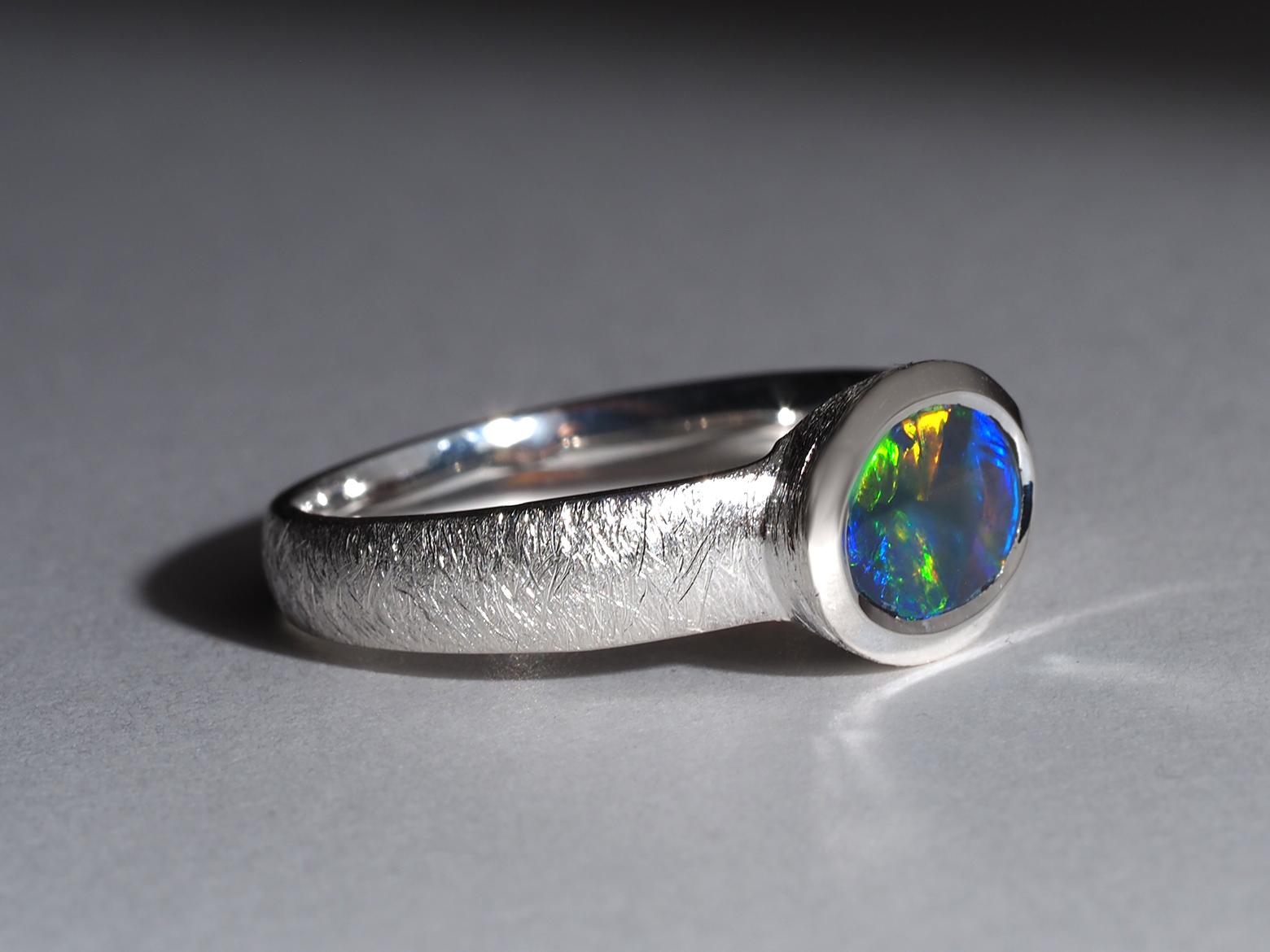 Anello d'argento di opale australiano Gioielli di opale scuro di alta qualità Regalo per una persona speciale in vendita 1