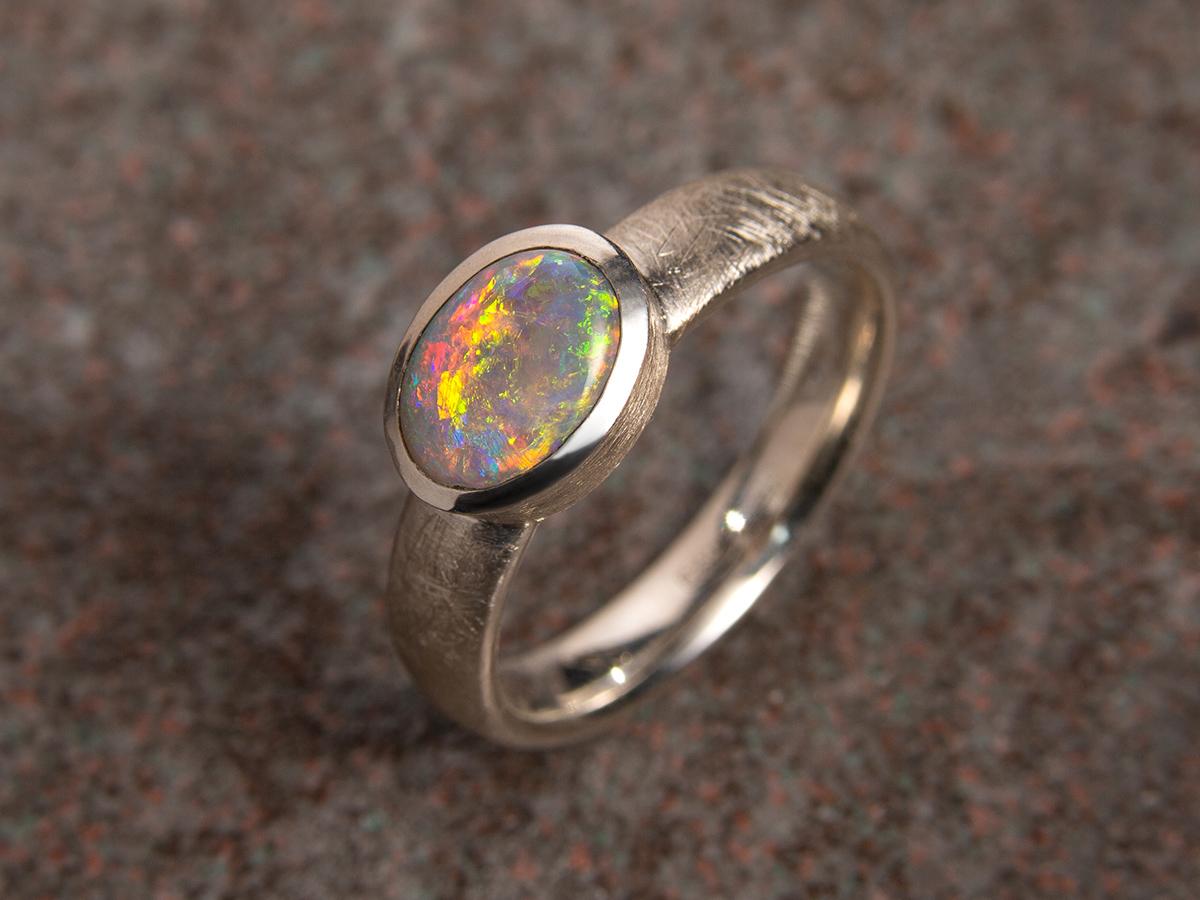 Australian Opal Silver Ring Yellow Orange Blue Green Gemstone Ring Engagement en vente 3
