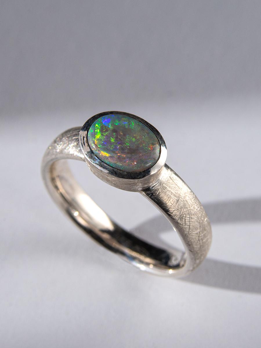 Artisan Australian Opal Silver Ring Yellow Orange Blue Green Gemstone Ring Engagement en vente