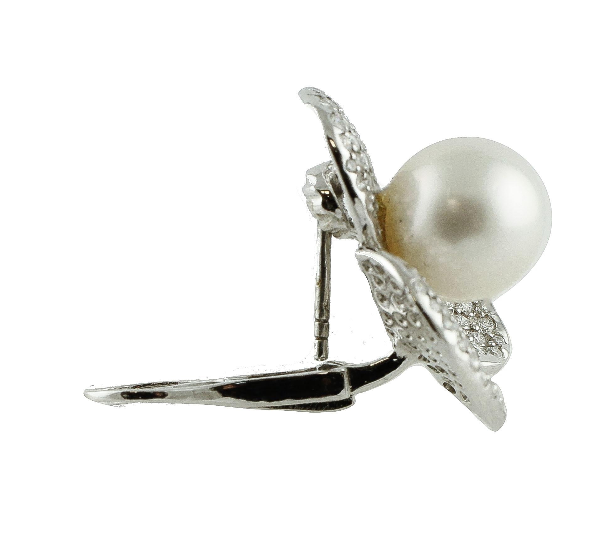 Australian Pearl Diamond Gold Flower Shaped Earrings In Good Condition In Marcianise, Marcianise (CE)