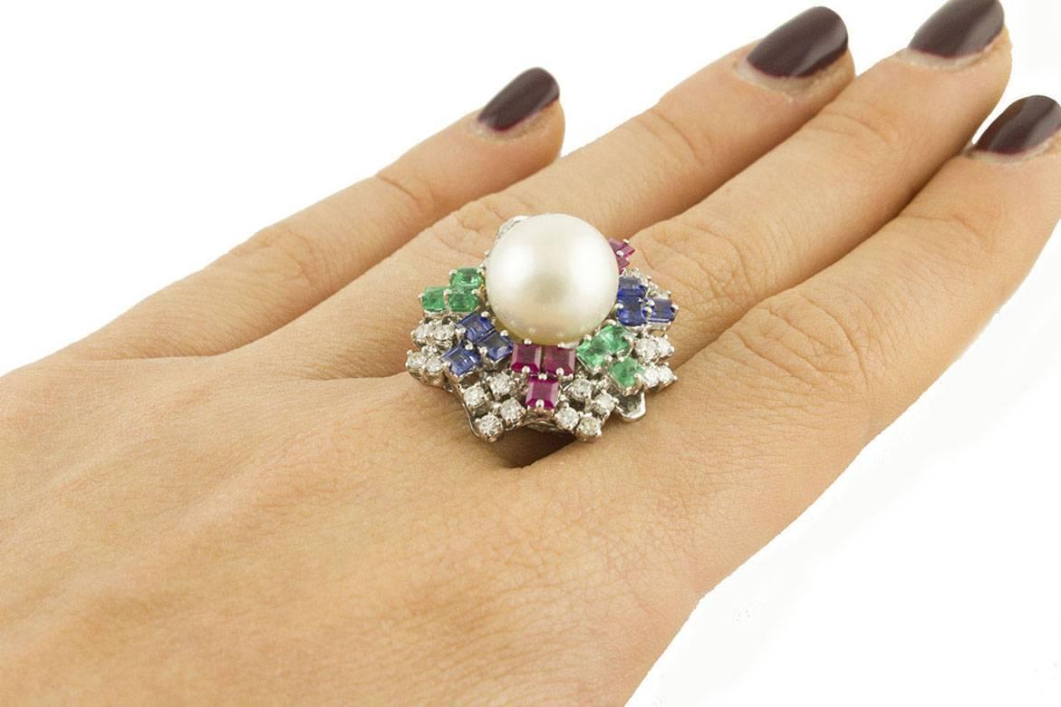 Australian Pearl Diamonds Rubies Sapphires Emeralds White Gold Cocktail Ring In Good Condition For Sale In Marcianise, Marcianise (CE)