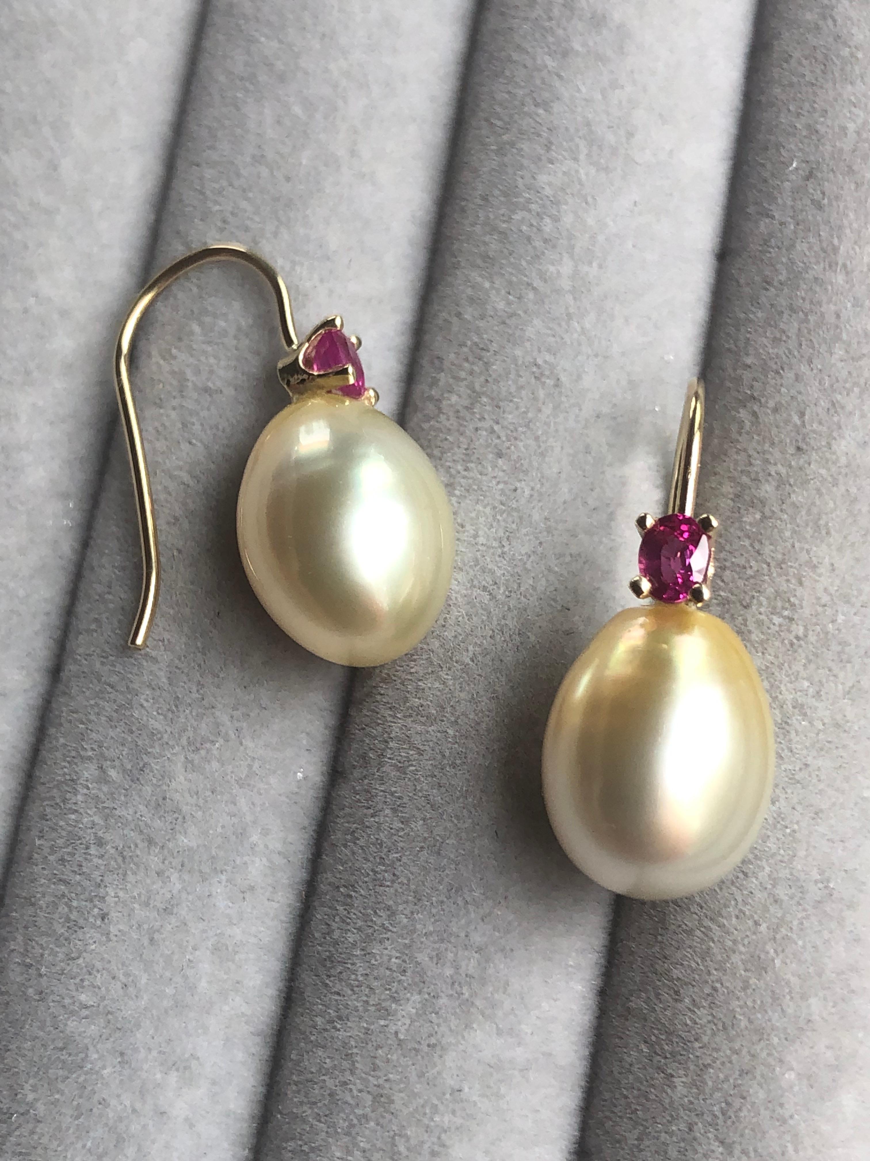 Australische Perlen-Ohrringe mit Rubin 14 Karat Gelbgold Damen im Angebot