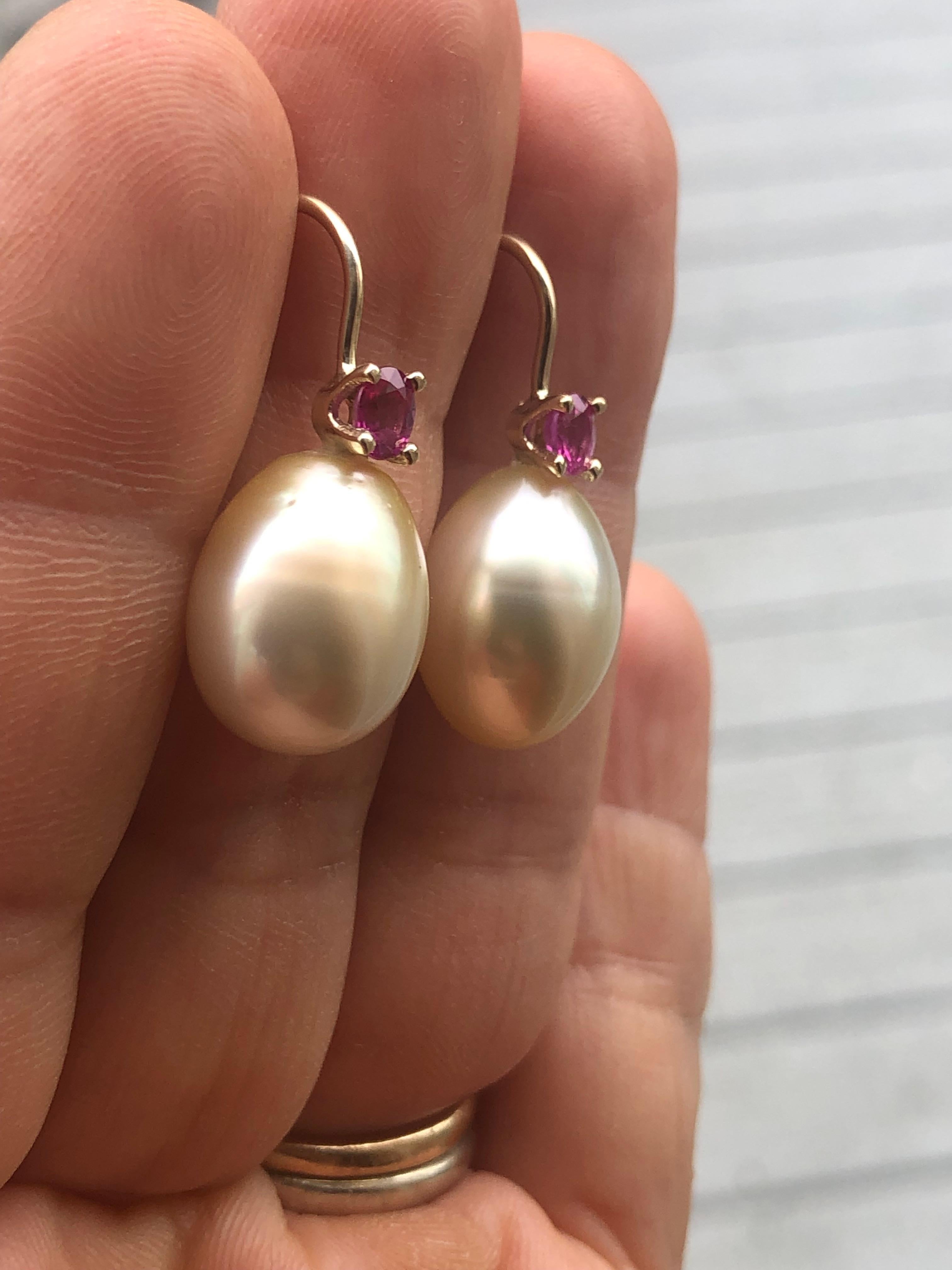 Australian Pearl Earrings with Ruby 14 Karat Yellow Gold For Sale 1