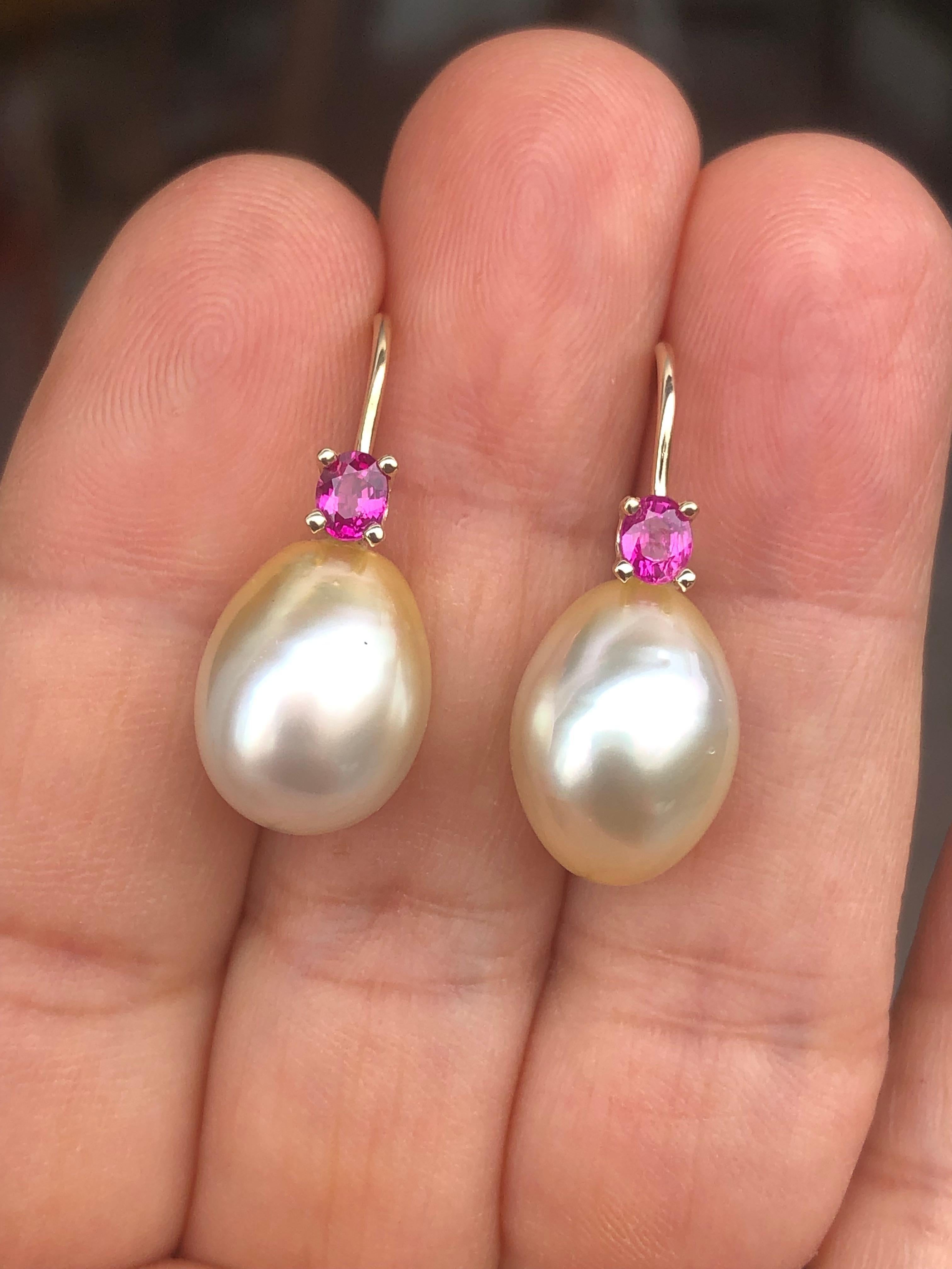 Australische Perlen-Ohrringe mit Rubin 14 Karat Gelbgold im Angebot 4