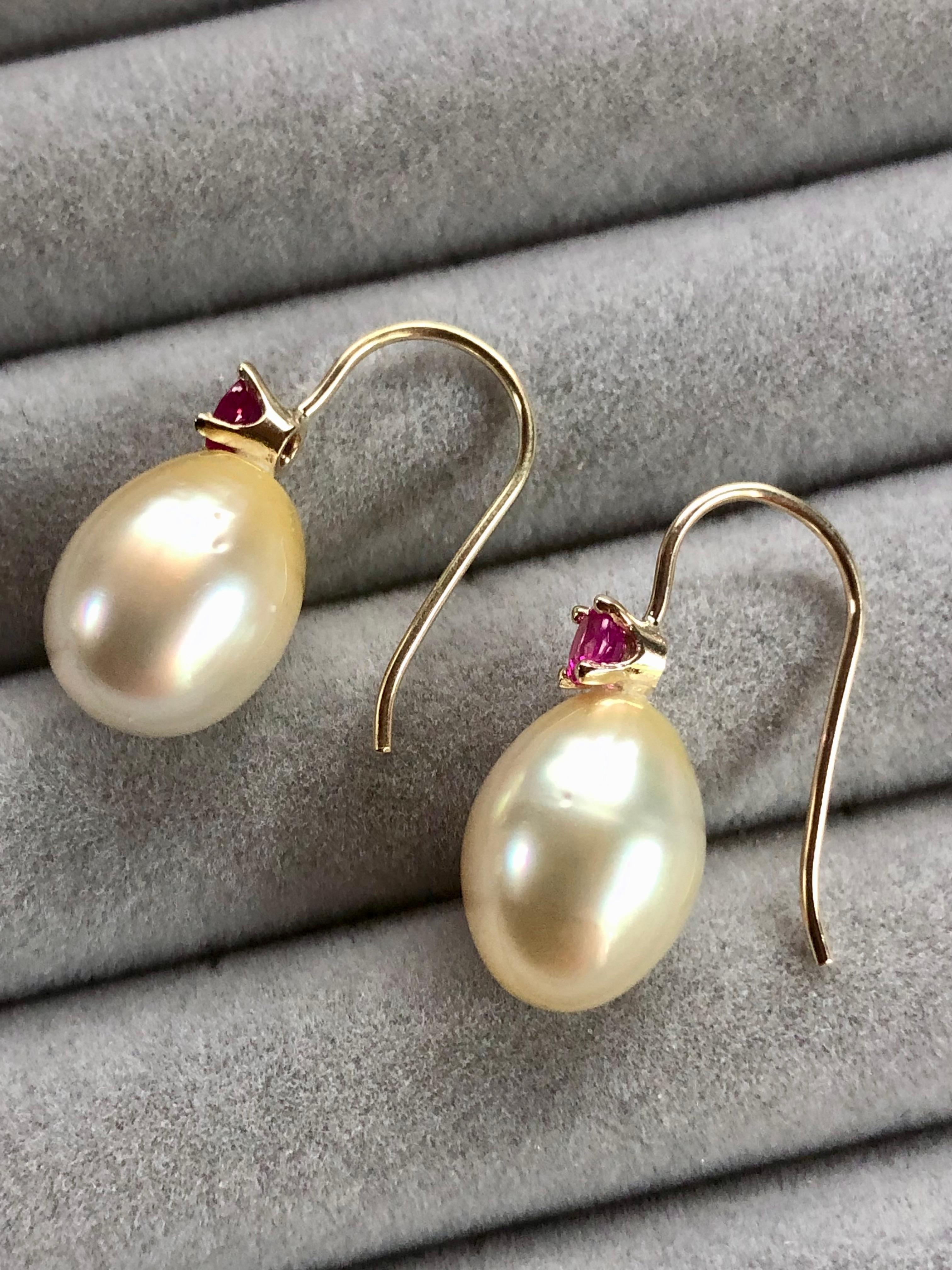 Contemporary Australian Pearl Earrings with Ruby 14 Karat Yellow Gold For Sale