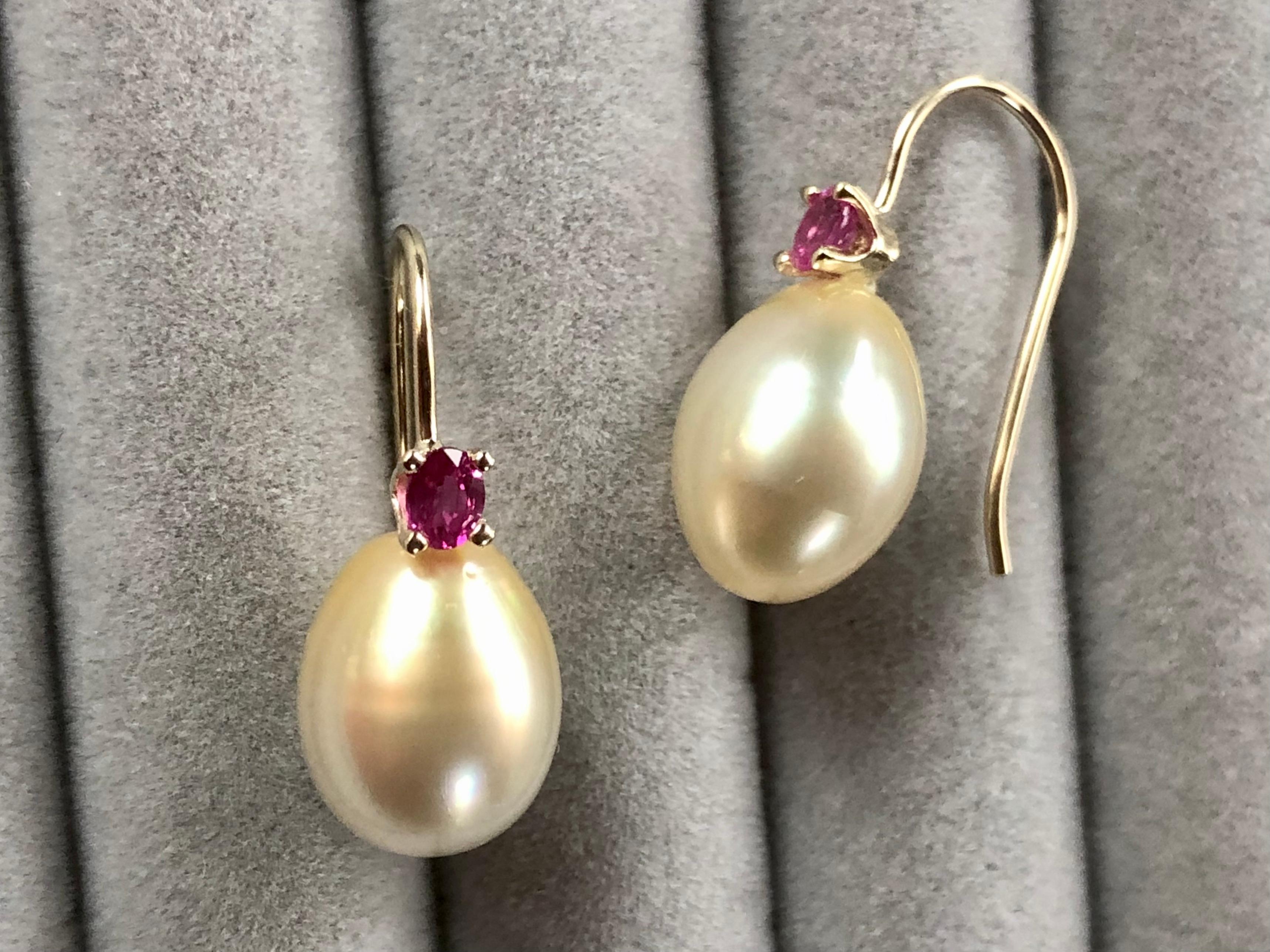 Australian Pearl Earrings with Ruby 14 Karat Yellow Gold For Sale 3