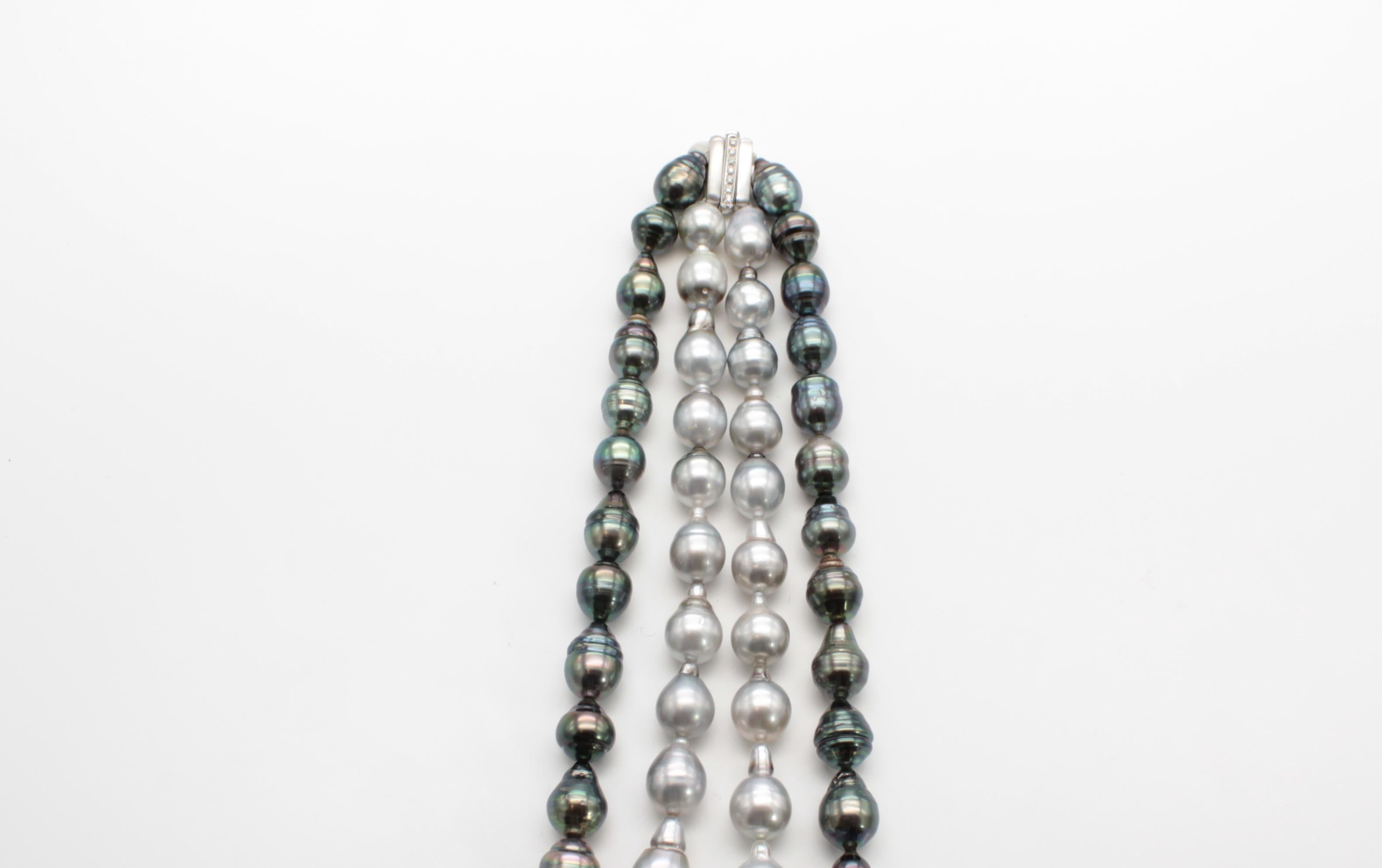 collier de perles australiennes grises et foncées avec fermoir en or 18kt et diamants de 0,07 ct
