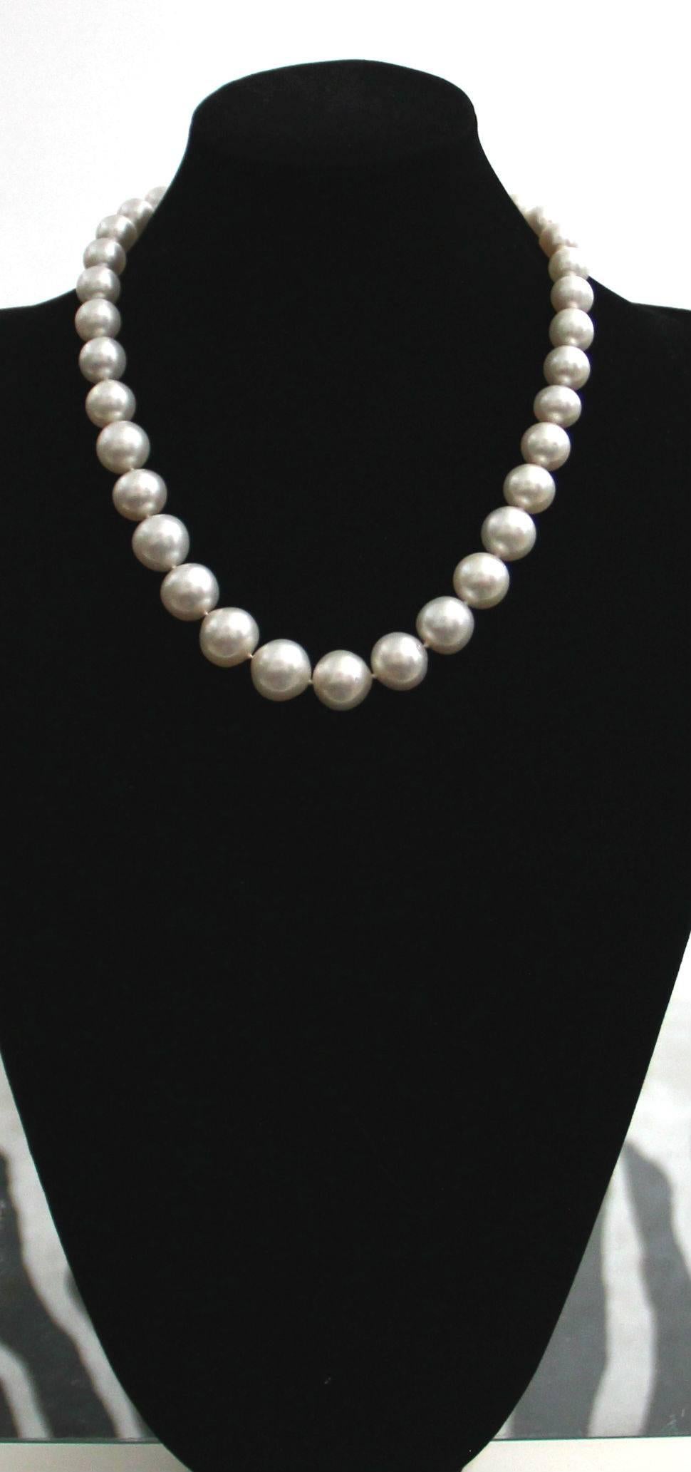 Brilliant Cut Australian Pearls 18 Karat White Gold Clasp Diamonds Strand Rope Necklace