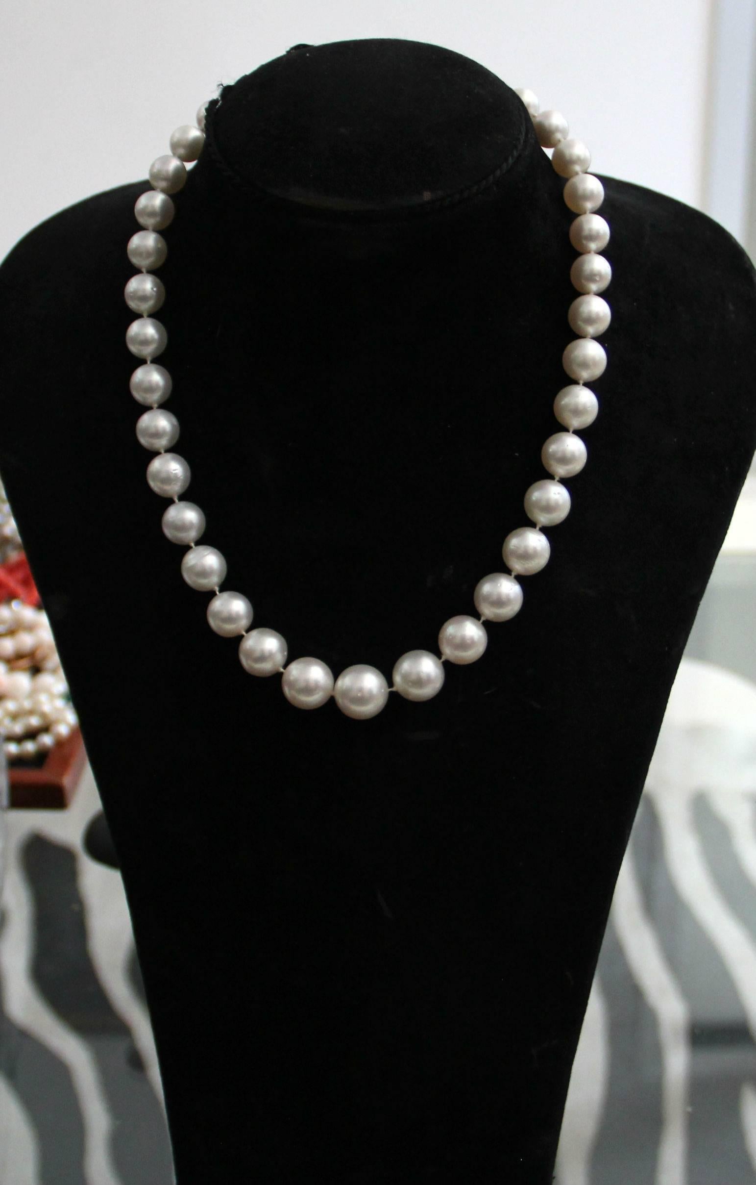 Australian Pearls 18 Karat White Gold Clasp Diamonds Strand Rope Necklace In New Condition In Marcianise, IT