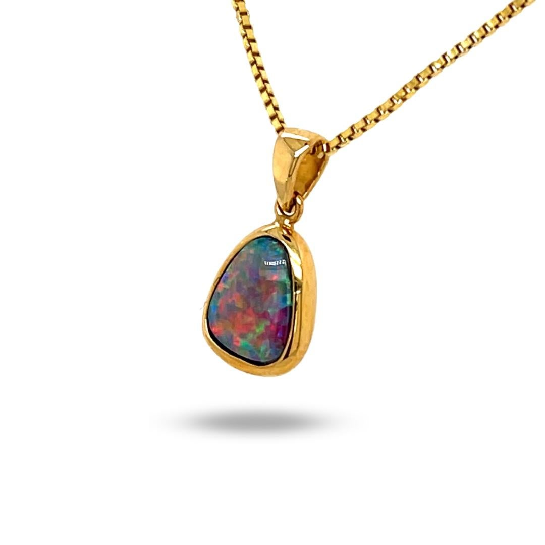 Contemporary Australian Premium Quality 0.90ct Opal Doublet Pendant in 18K Yellow Gold