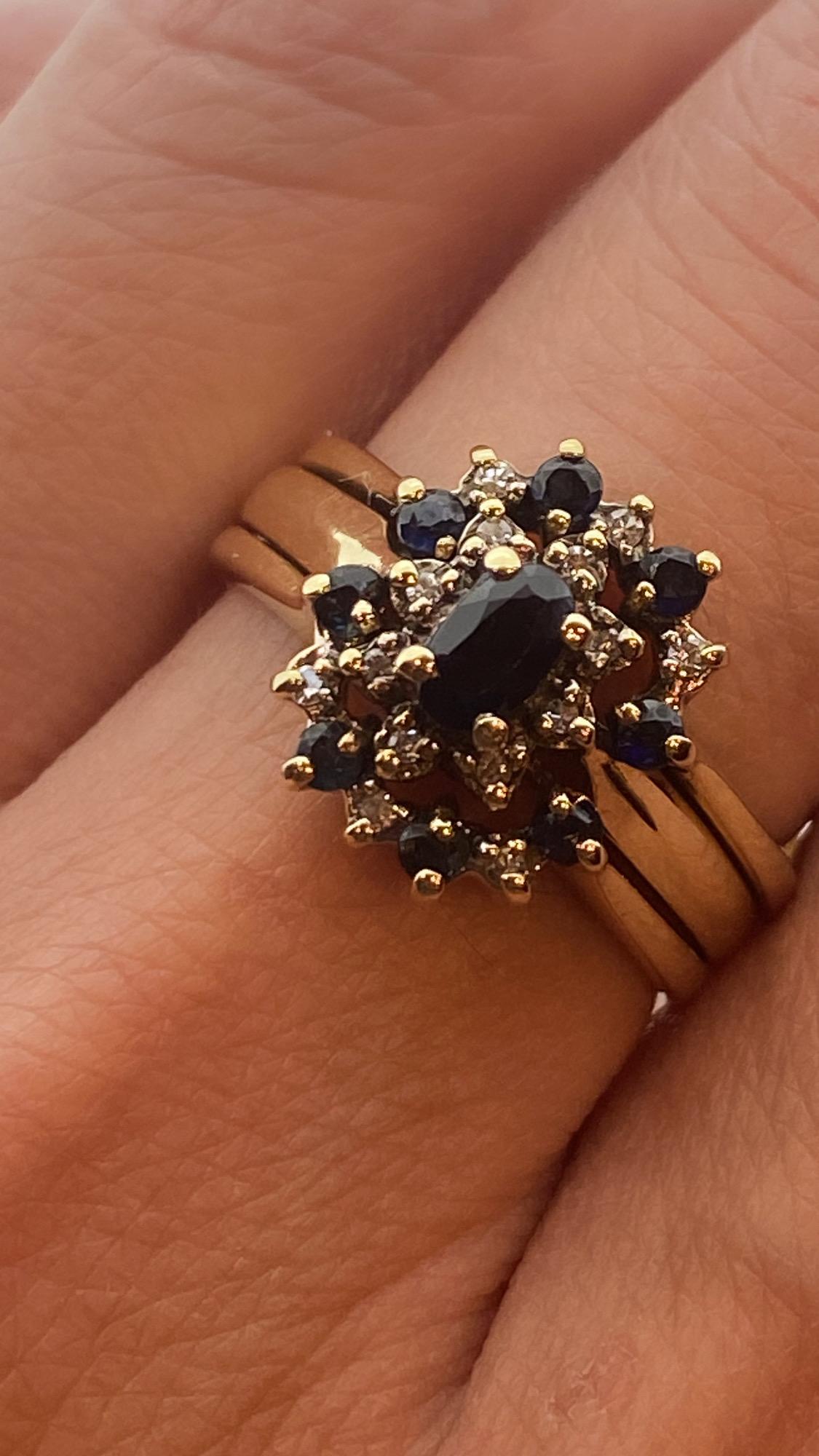 Rétro Bague rétro en forme de fleur en or jaune 9K avec saphir australien et diamant en grappe en vente