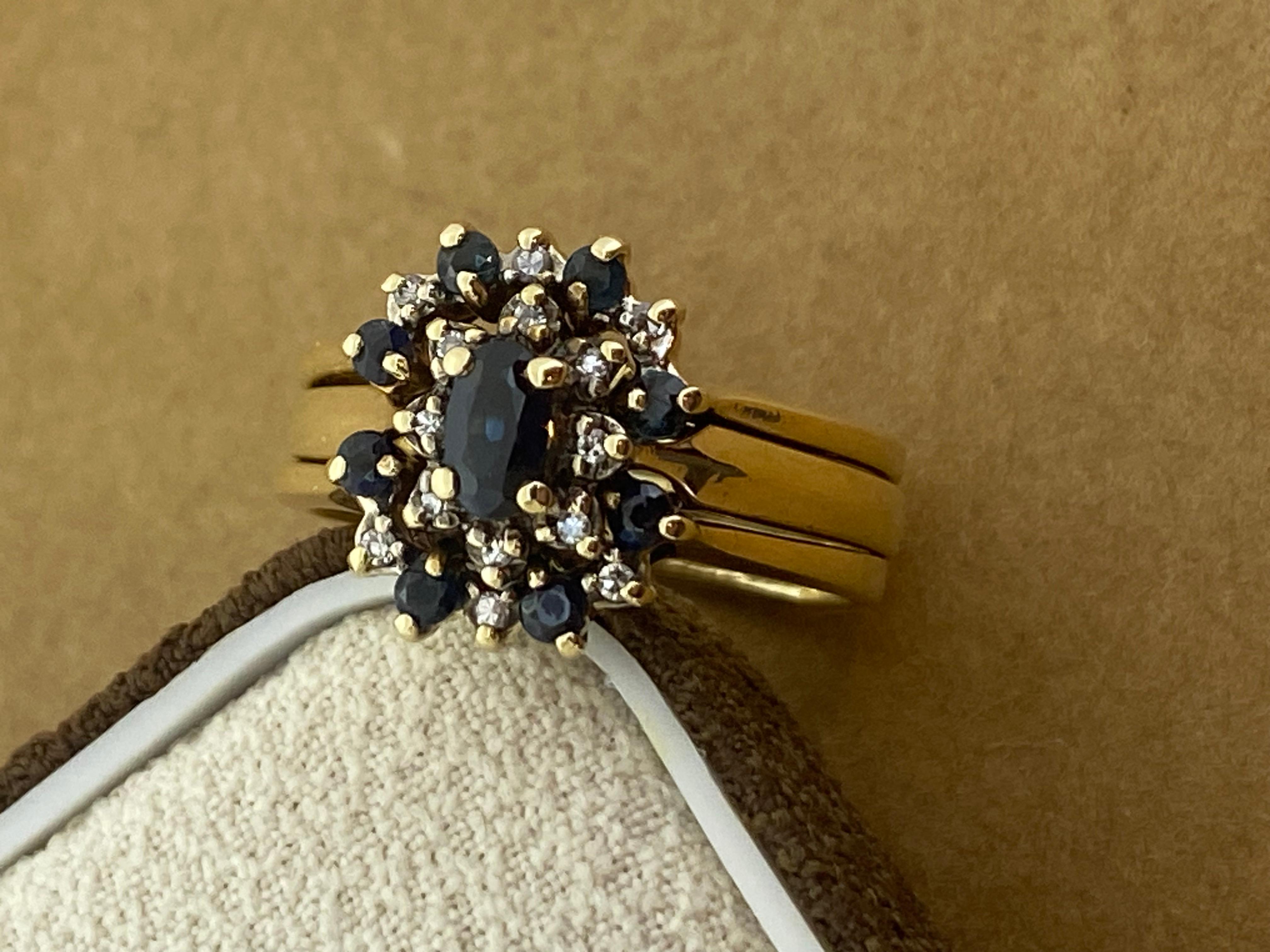 Bague rétro en forme de fleur en or jaune 9K avec saphir australien et diamant en grappe en vente 2