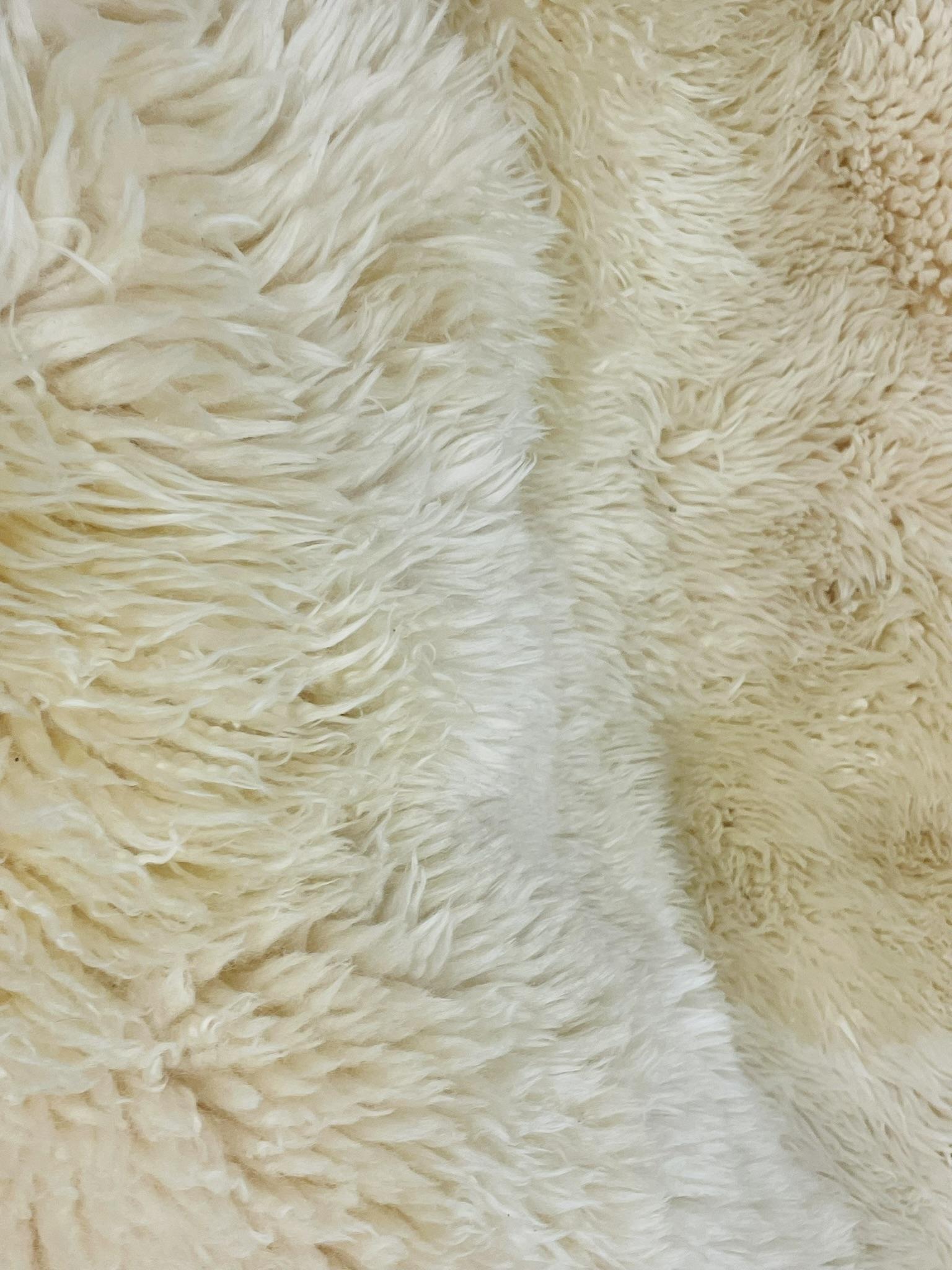 Fauteuil pouf en peau de mouton australienne par Auskin Group, Contemporary en vente 2