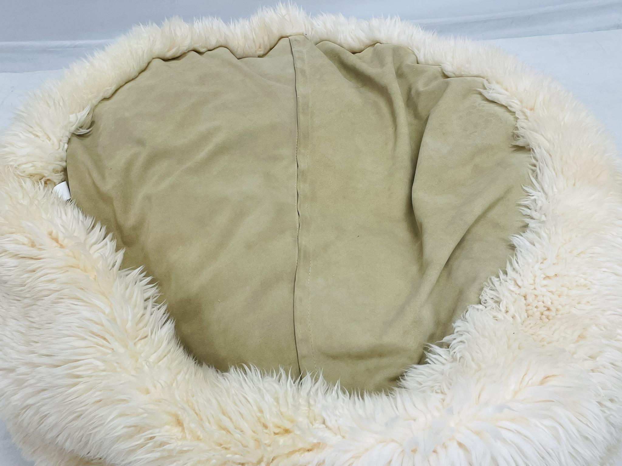 Fauteuil pouf en peau de mouton australienne par Auskin Group, Contemporary en vente 6