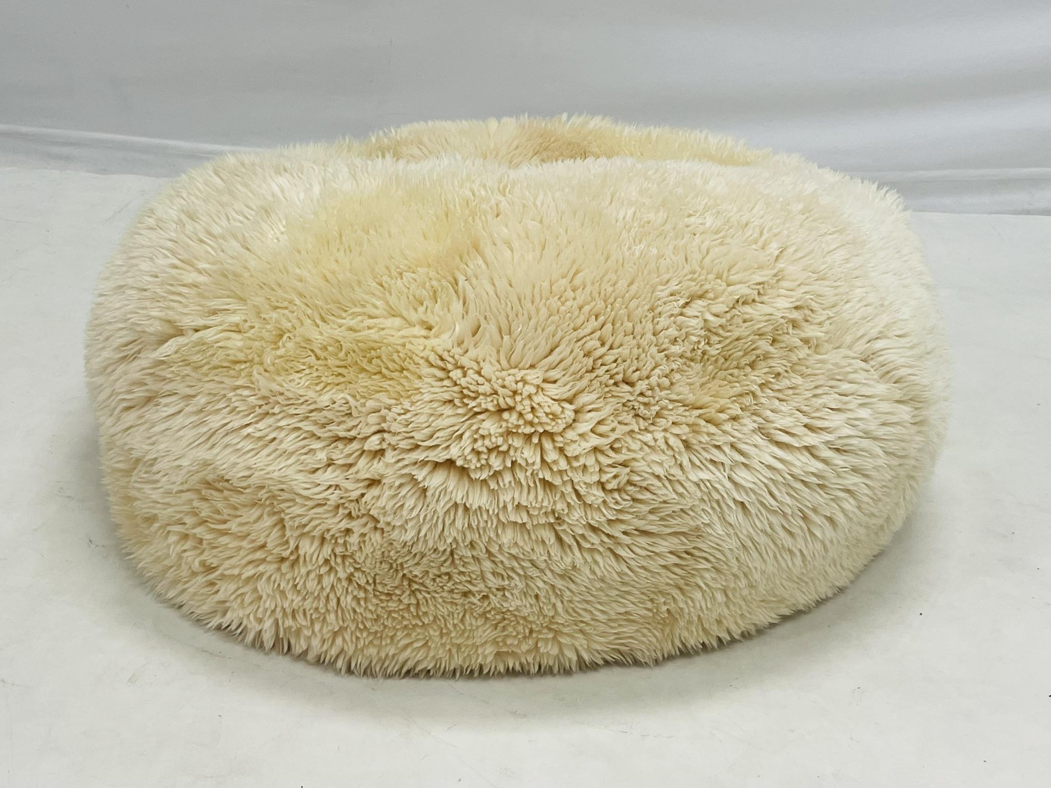Australien Fauteuil pouf en peau de mouton australienne par Auskin Group, Contemporary en vente
