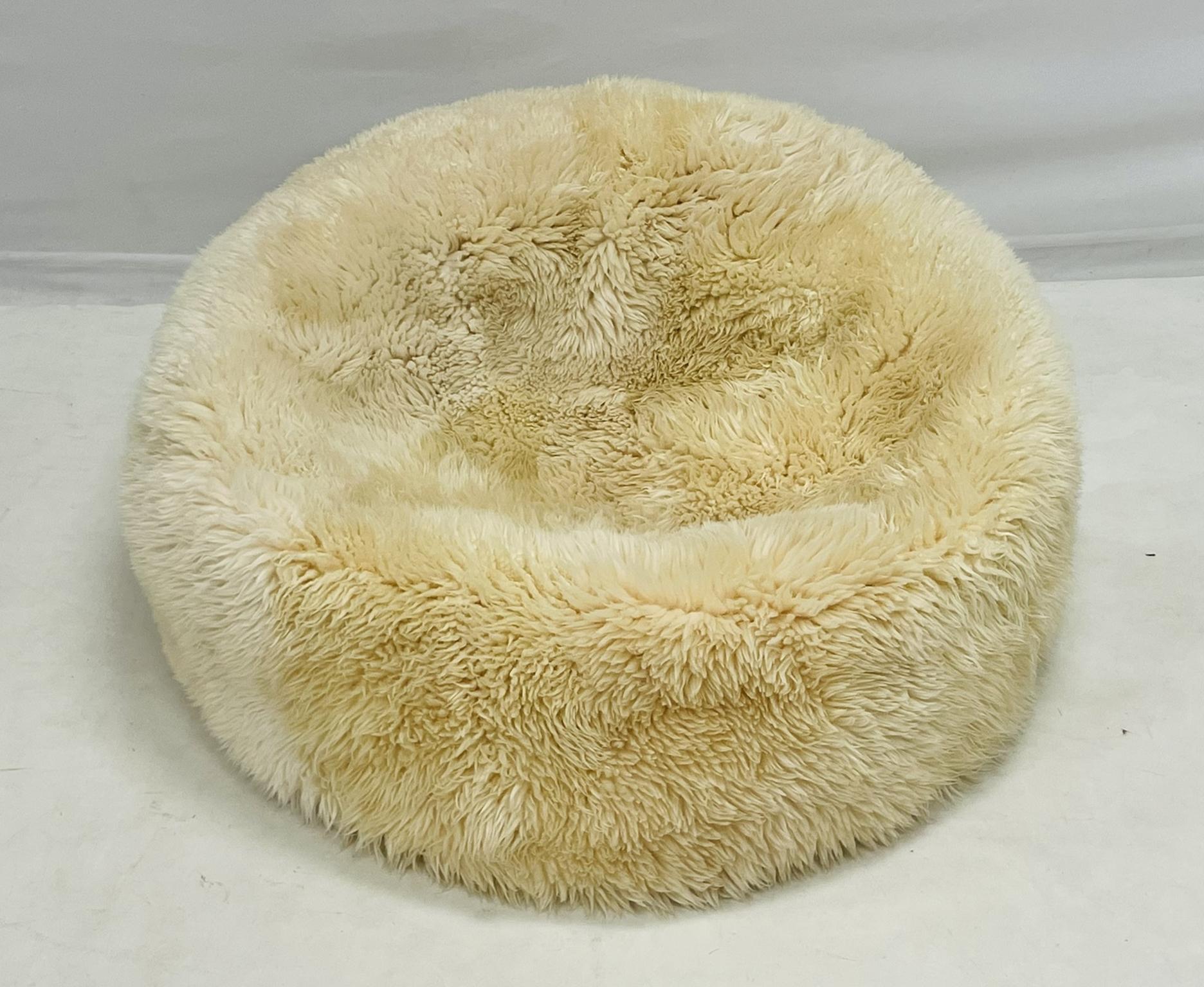 XXIe siècle et contemporain Fauteuil pouf en peau de mouton australienne par Auskin Group, Contemporary en vente