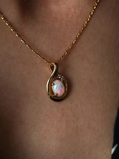 Australischer Anhänger aus massivem 1,0-Karat-Weißopal mit Diamanten, 18-karätiges Gelbgold