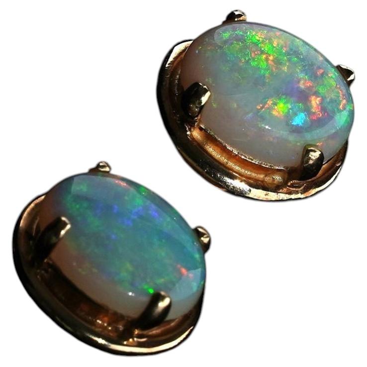 Pendientes de botón solitarios con ópalo blanco macizo australiano de 1 ct, en oro de 14 ct, 8 mm x 6 mm