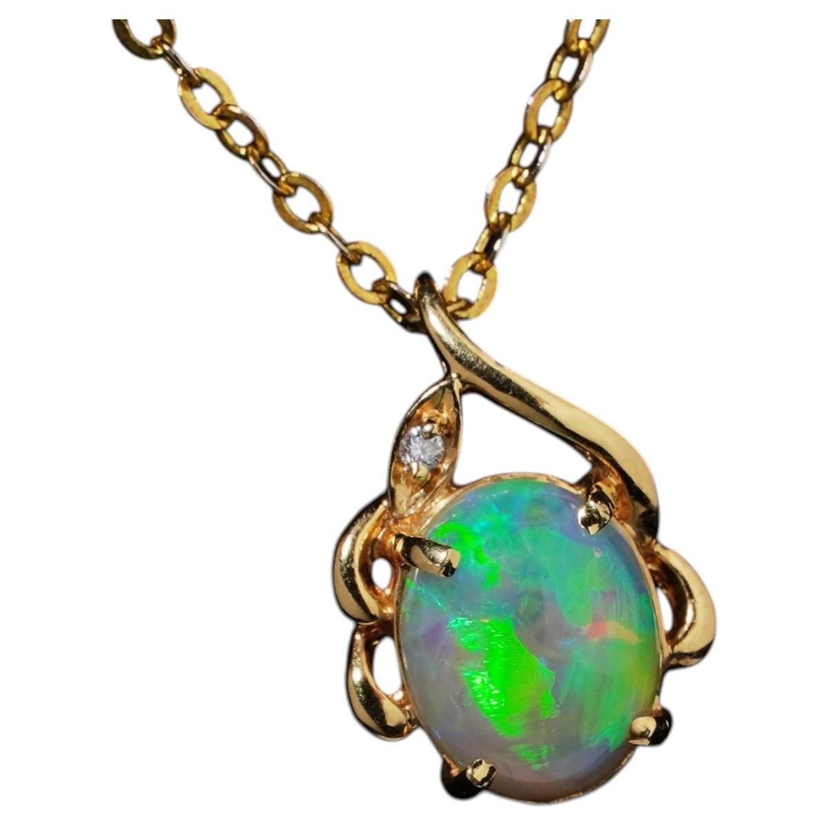 Ciondolo australiano in cristallo massiccio, opale gelatinoso e diamanti, oro 18 carati, verde, viola, blu in vendita