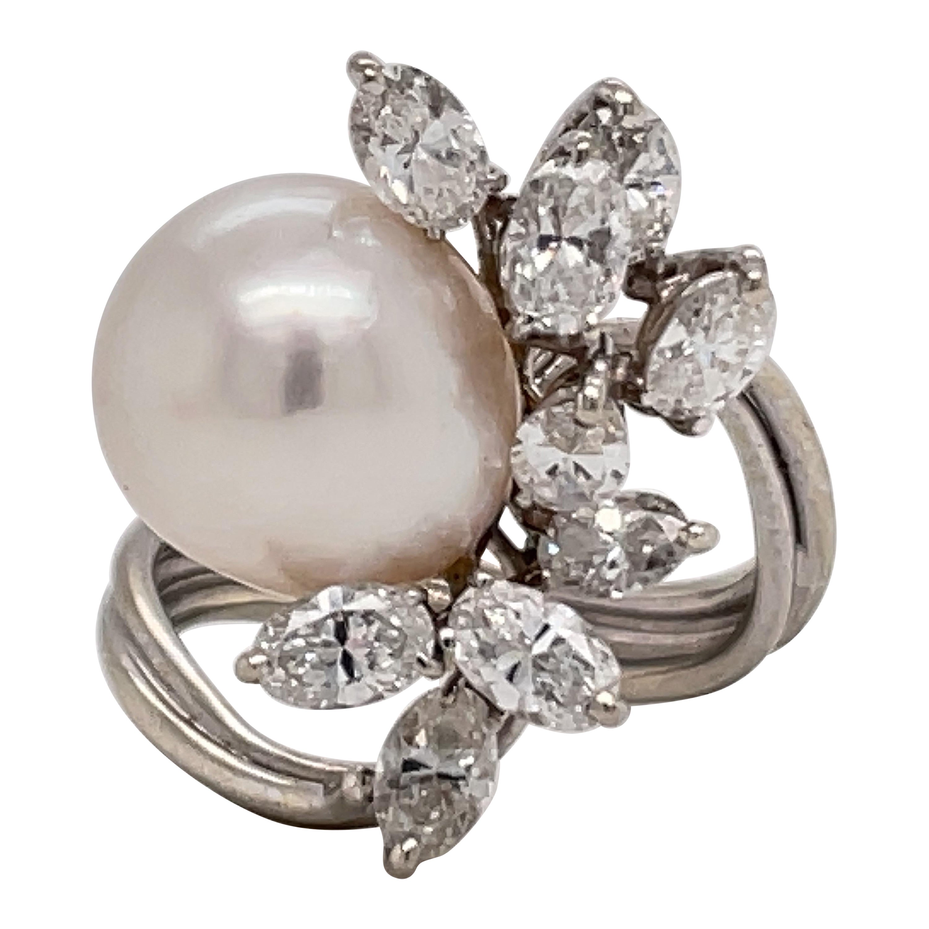 Anello cocktail con perle australiane dei mari del sud e diamanti a grappolo 2 carati in oro bianco 14K