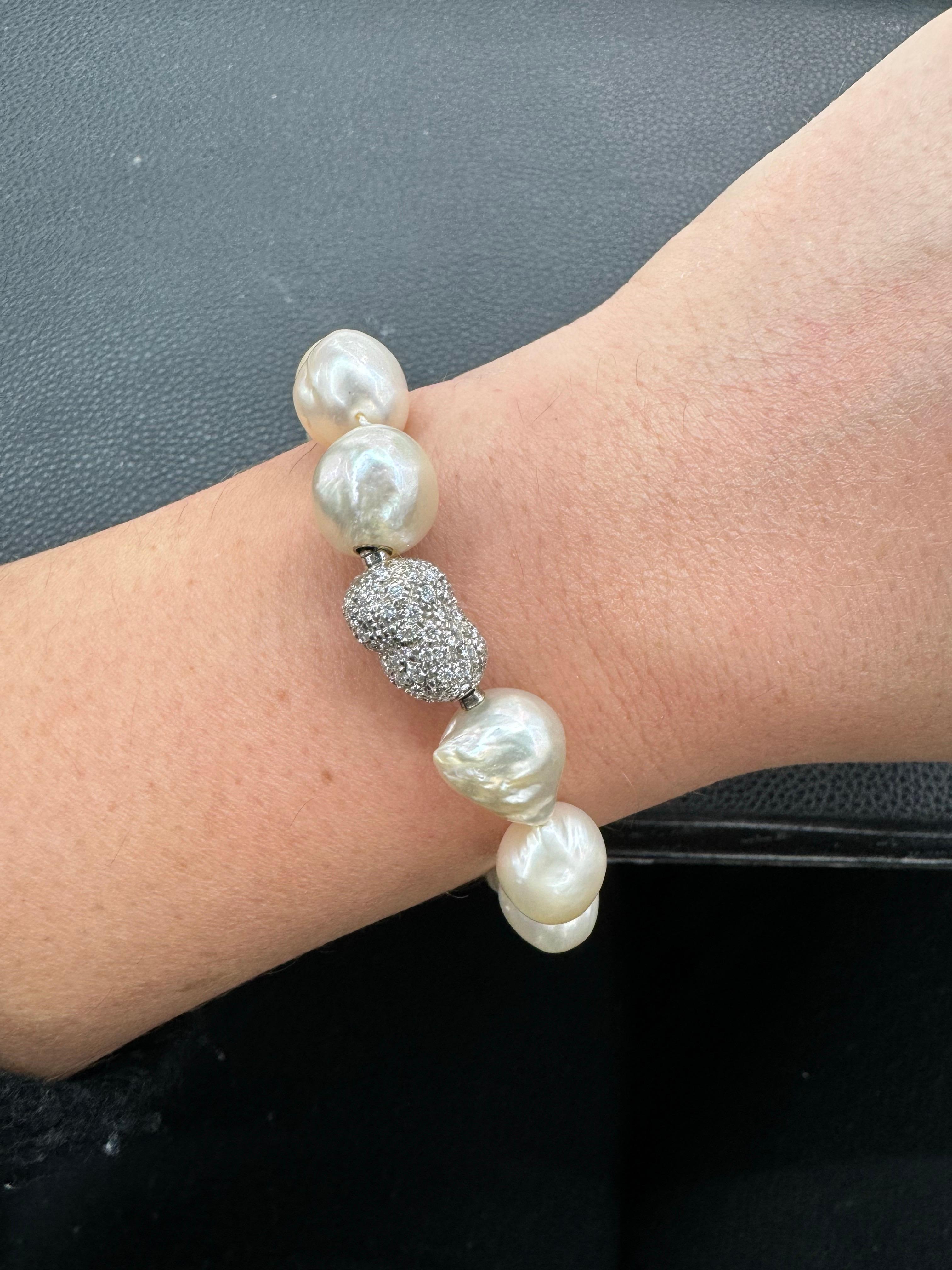 Australian South Sea Pearl Diamond Platinum Clasp Bracelet 1.50 Carats For Sale 1