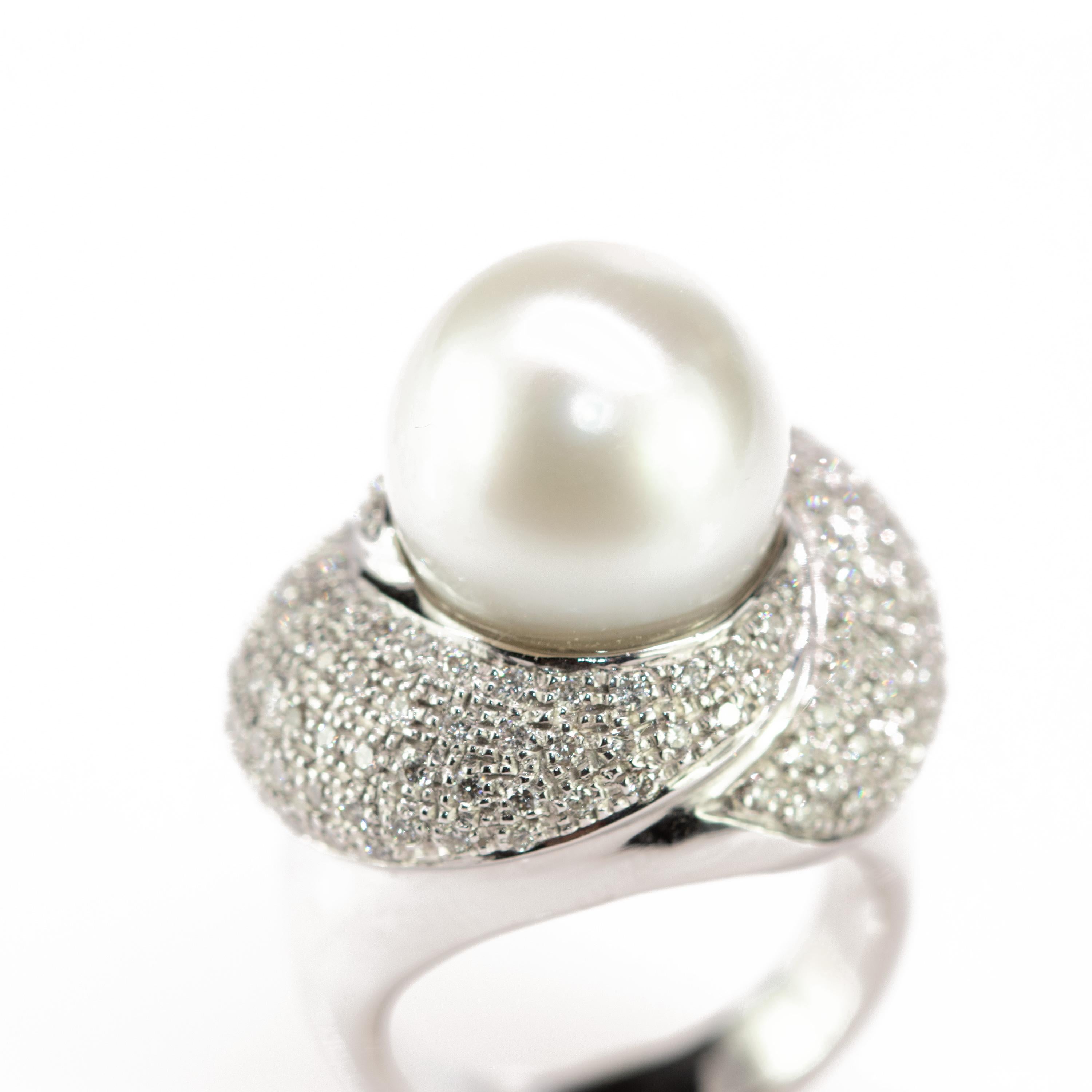 Round Cut Japanese Natural Pearl Diamond Pave 18 Karat White Gold Craft Romantic Dome Ring