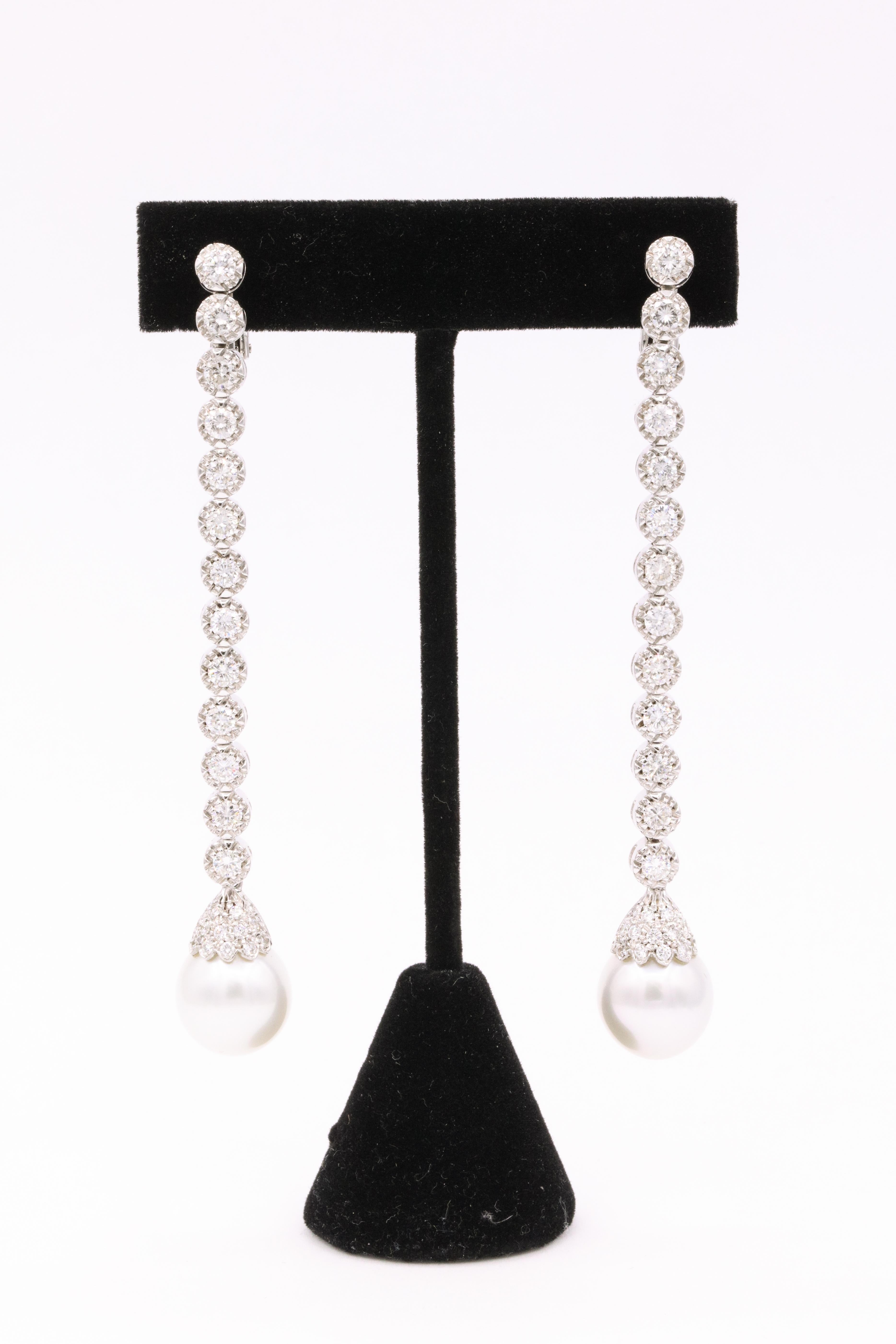 Gorgeous Australian South Sea earrings featuring 26 round brilliants weighing approximately 5 carats.
Pearls measure 13 x 17mm
Color: G-H
Clarity: VS

A Real Show Stopper!!!

Can be shorten upon request.