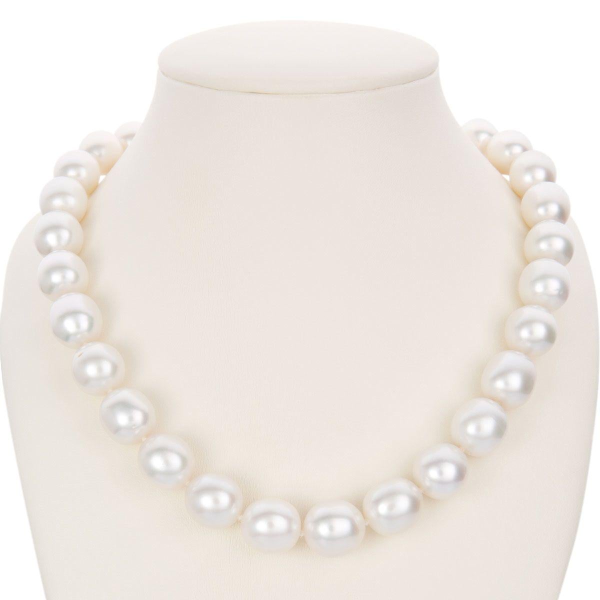 Australian South Sea Pearl Strand with 18 Karat White Gold and Diamond Set Clasp For Sale 4