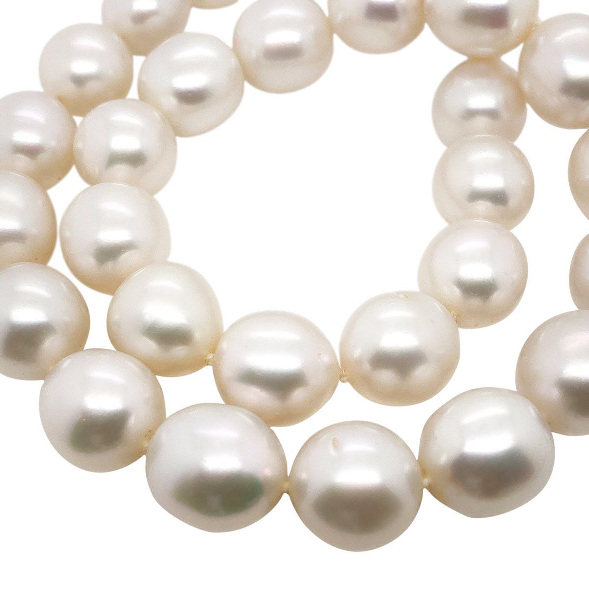 Australian South Sea Pearl Strand with 18 Karat White Gold and Diamond Set Clasp In Good Condition For Sale In QLD , AU