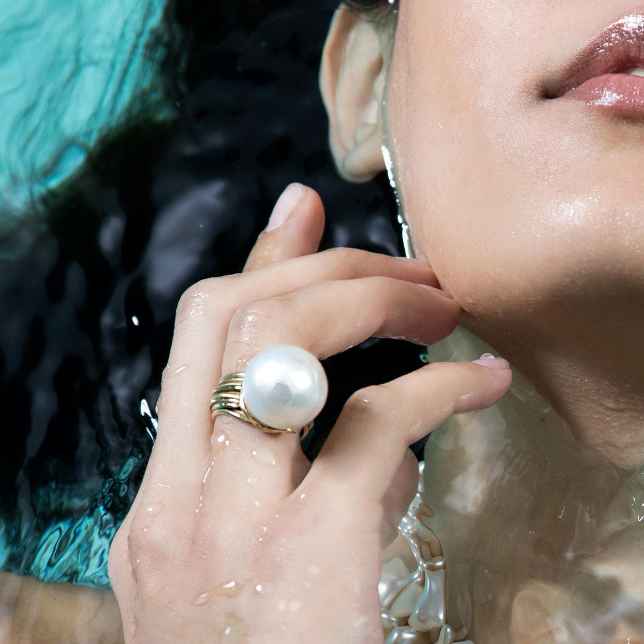A luminous south sea Australian pearl ring with a one-of-a-kind delicate yellow gold woven design.

This design is inspired by the mermaid legends where there is a unique creature as beautiful as this pearl that is always protected with gold woven.