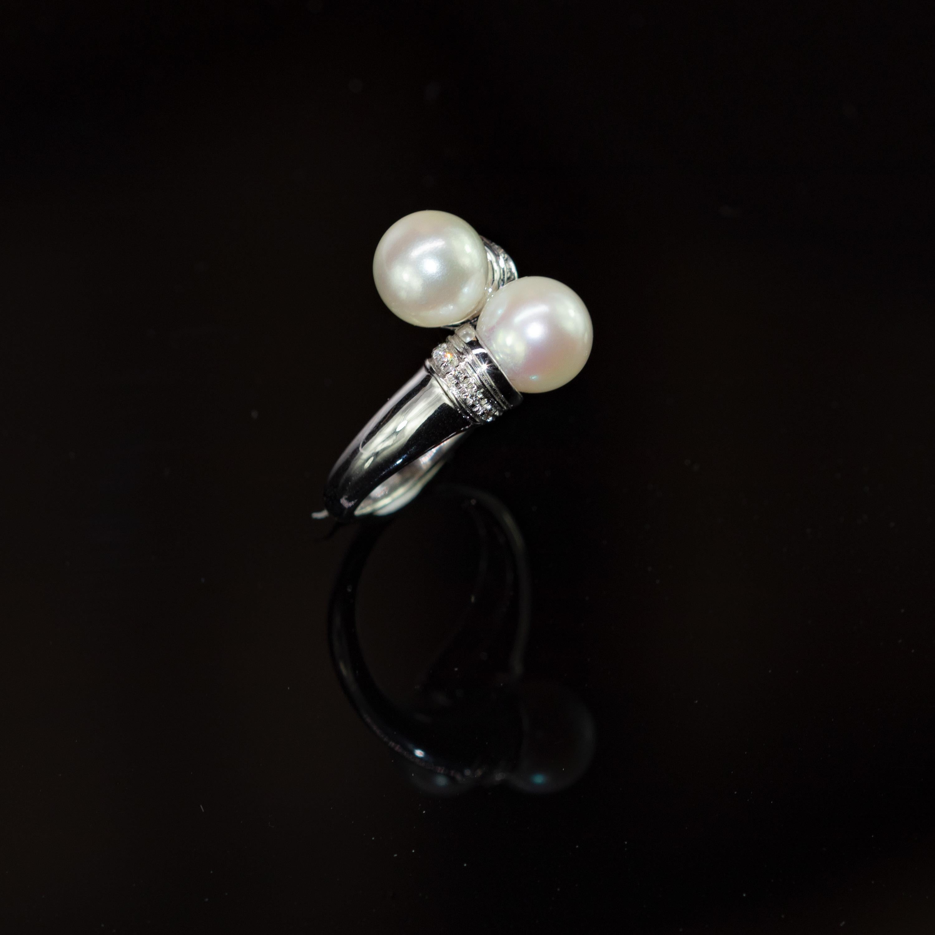 Japanischer japanischer natürlicher Perlen-Diamantring aus 18 Karat Weißgold mit Spiral-Bypass (Kunsthandwerker*in) im Angebot