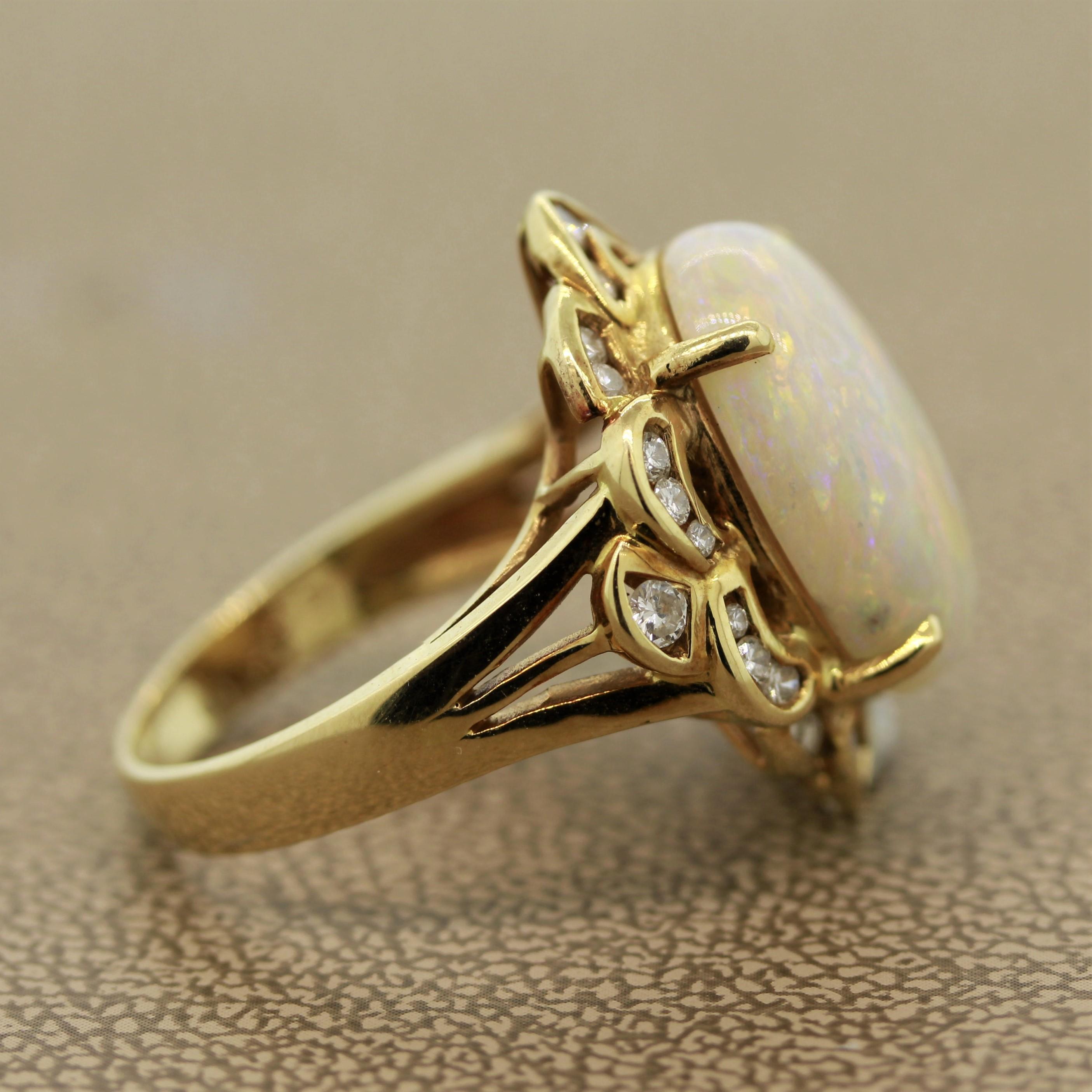 Goldring mit australischem weißem Opal und Diamant in Gold Damen im Angebot