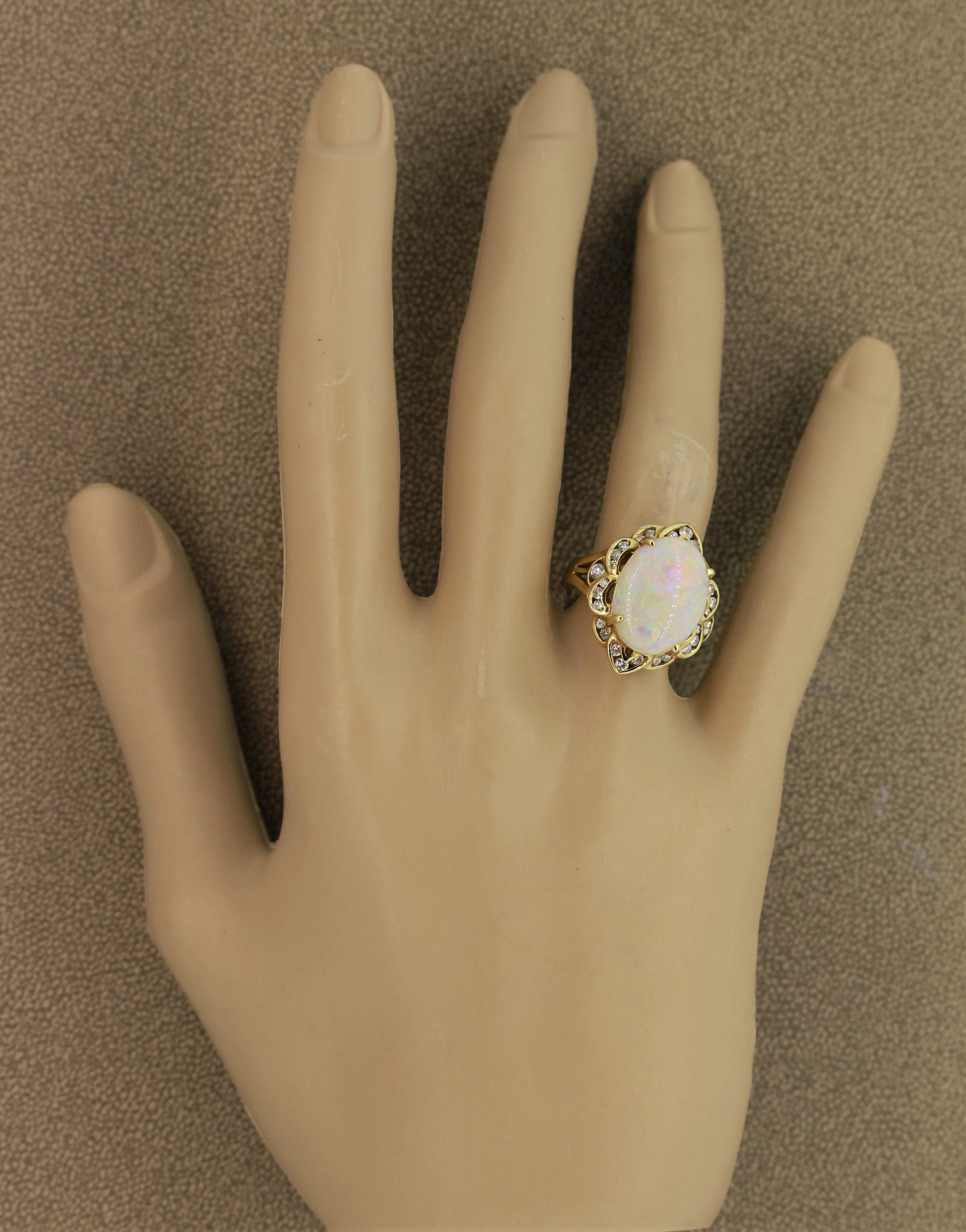 Goldring mit australischem weißem Opal und Diamant in Gold im Angebot 2
